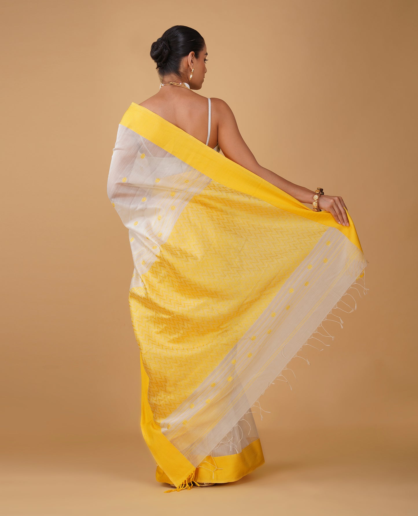 OFF WHITE MAHESHWARI SAREE WITH YELLOW CONTRAST BORDER & PALLA