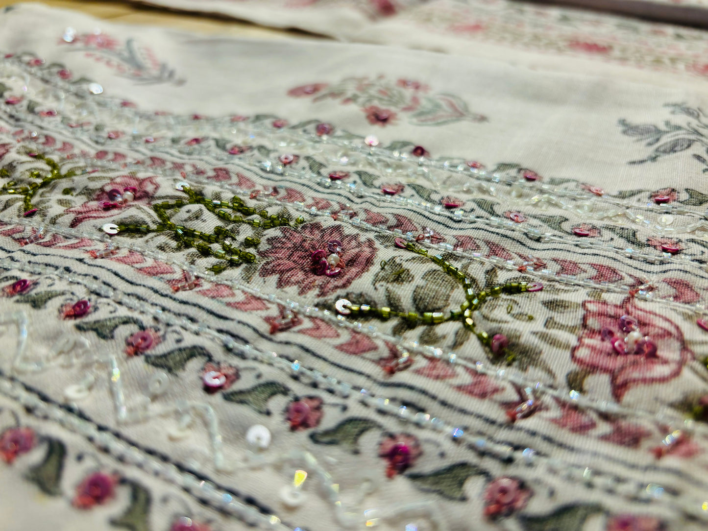 IVORY COLOUR MUNGA COTTON BLOCK PRINTED UNSTITCHED SUIT ( DRESS MATERIAL)