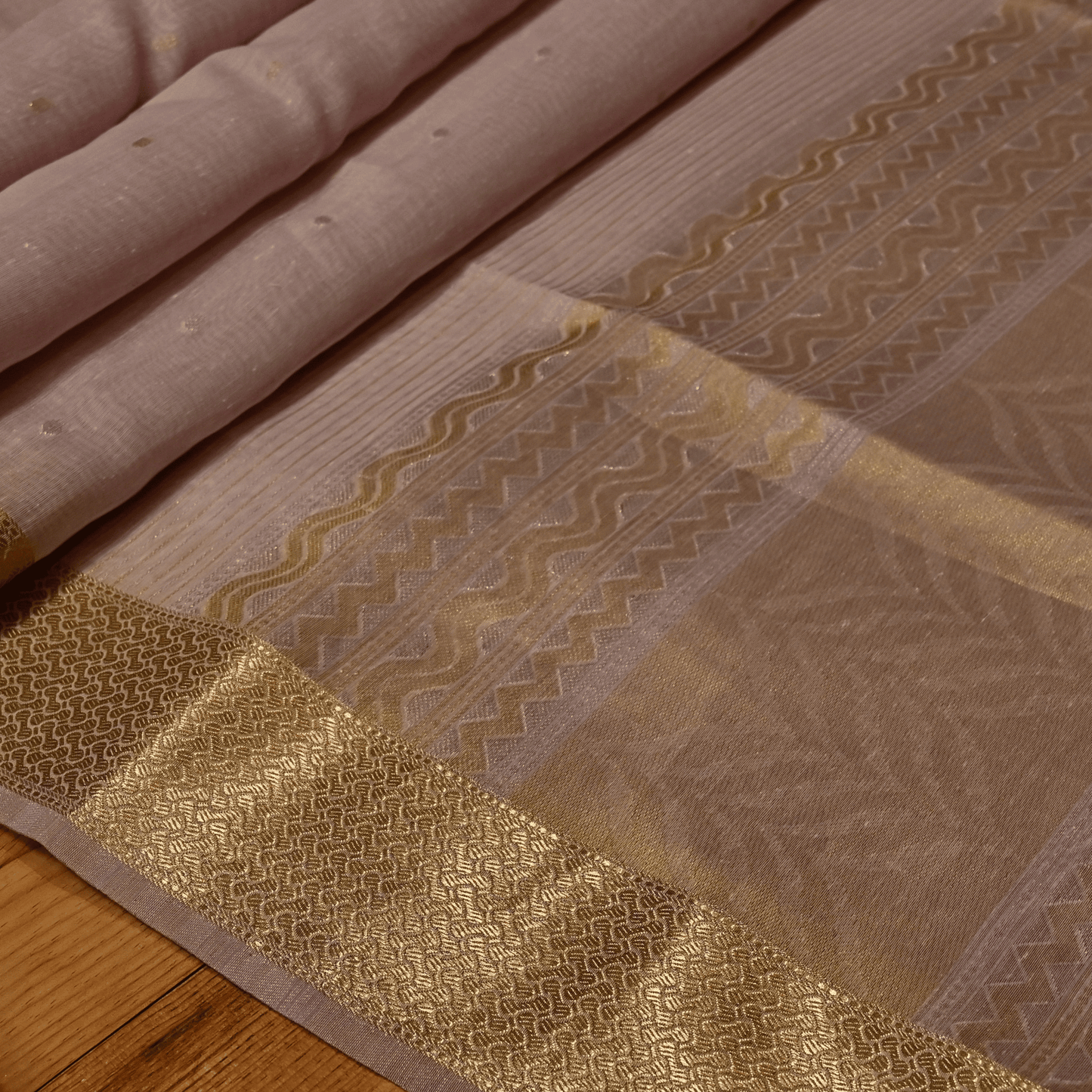 LAVENDER COLOR MAHESHWARI MUNGA COTTON SAREE WITH GOLDEN ZARI BORDER PALLA