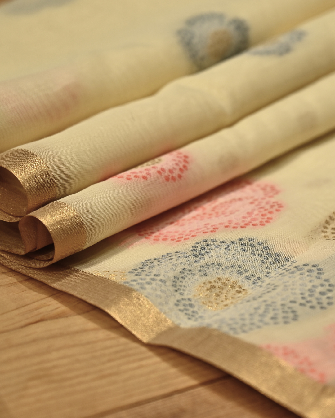 CLASSIC IVORY COLOUR JAMDANI DHAKAI COTTON SAREE WITH ZARI BORDER
