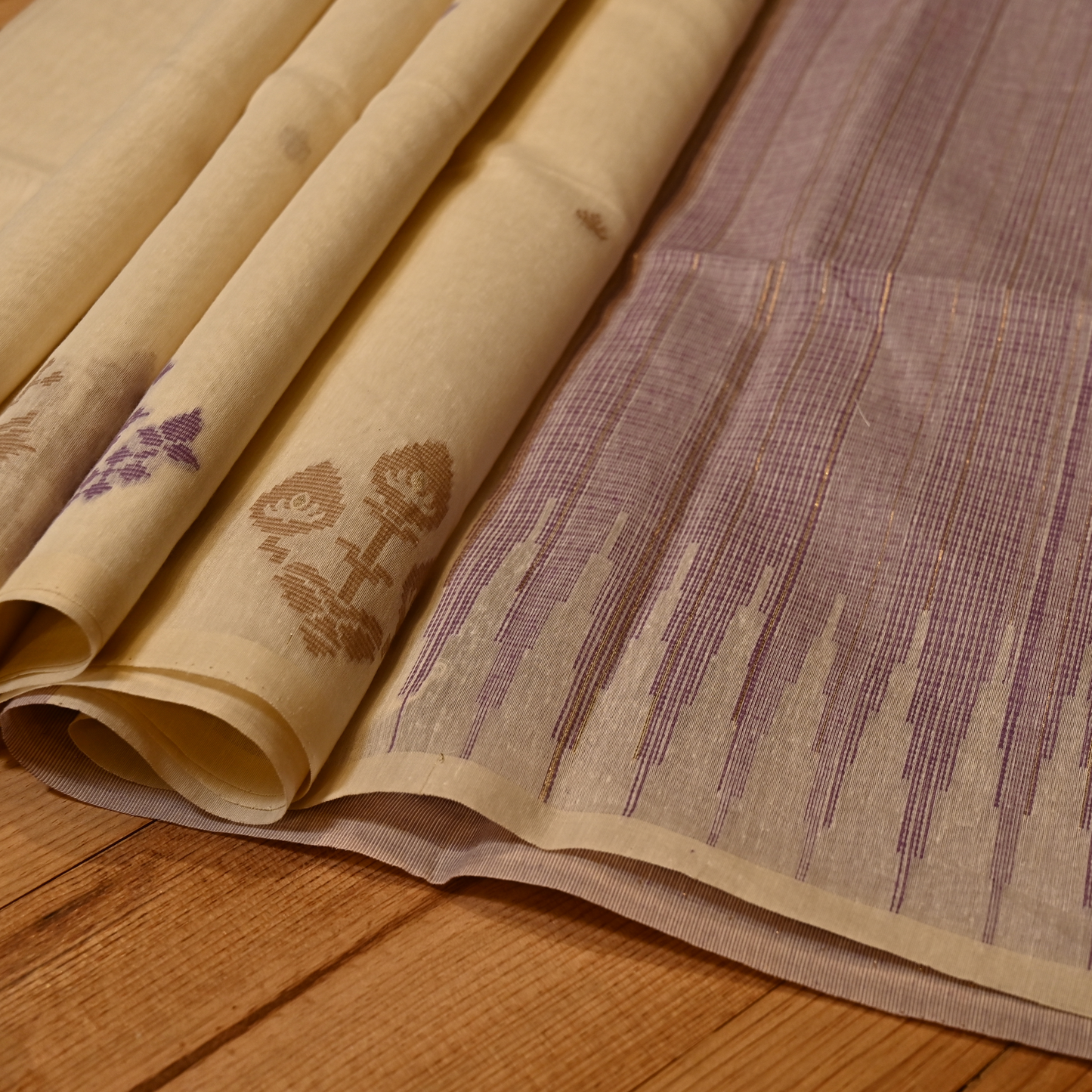 IVORY JAMDANI DHAKAI COTTON SAREE WITH LAVENDER BORDER PALLA