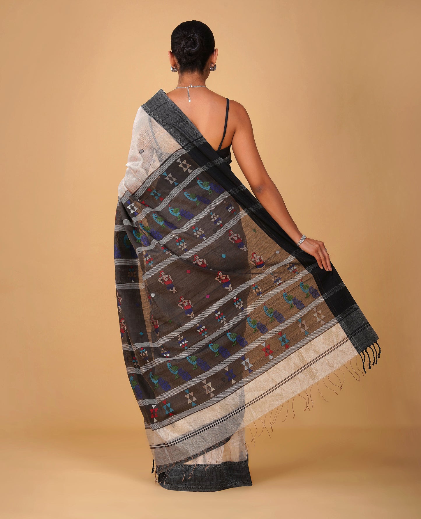 OFF-WHITE/SILVER MAHESHWARI SAREE WITH BLACK RESHAM BORDER, JAMDANI PALLA & CONTRAST BLACK BLOUSE