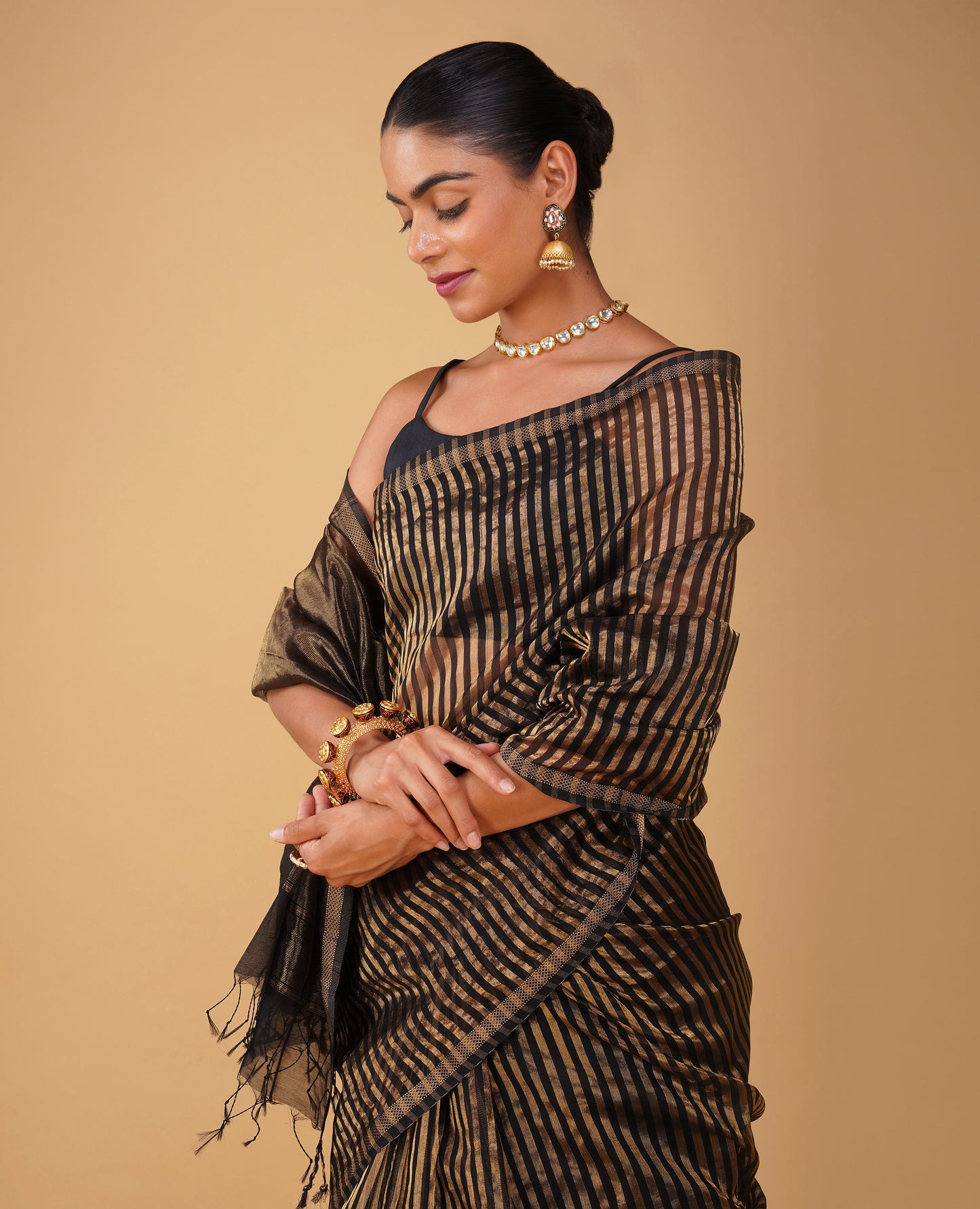 BLACK-GOLDEN VERTICAL STRIPES MAHESHWARI SAREE WITH CHATAI BORDER & PLAIN BLACK BLOUSE