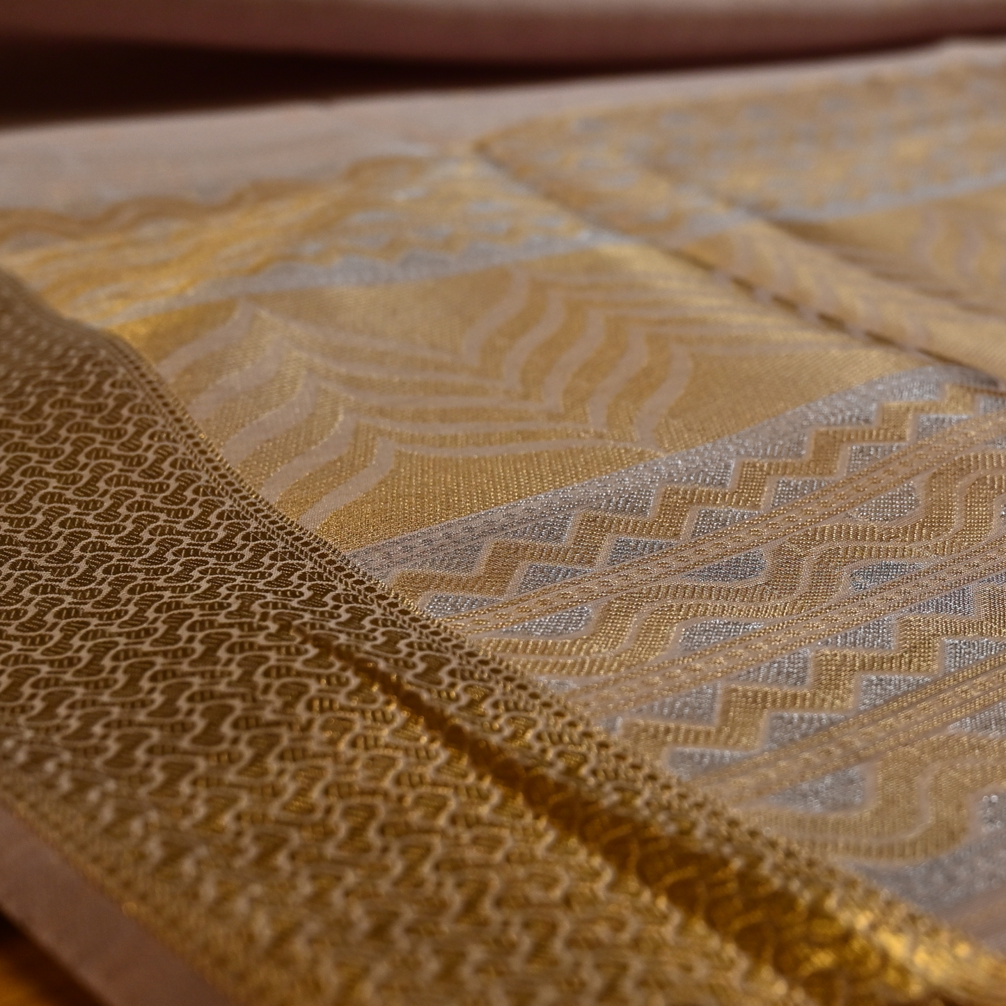 LAVENDER COLOR MAHESHWARI MUNGA COTTON SAREE WITH GOLDEN ZARI BORDER PALLA