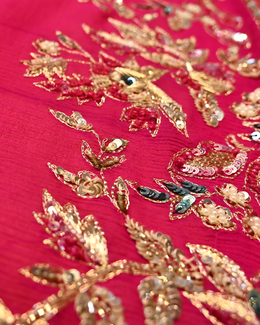 (DELIVERY IN 30 DAYS) FUCHSIA COLOUR SRAEE WITH EXQUISITE AARI, ZARDOZI & SEQUINS EMBROIDERY