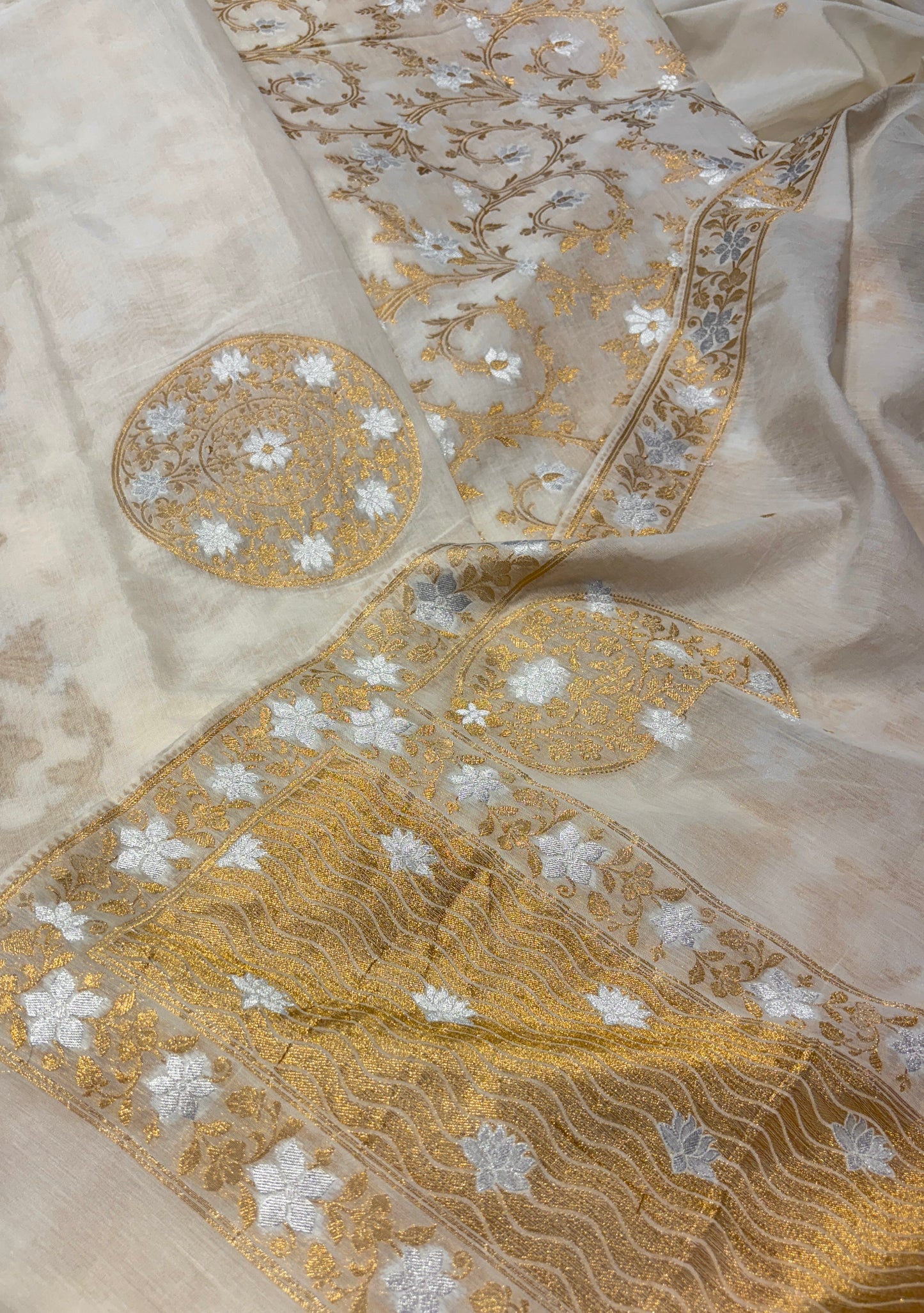 OFF WHITE CHANDERI UNSTITCHED SUIT SET (2 PIECE -KURTA & DUPATTA)