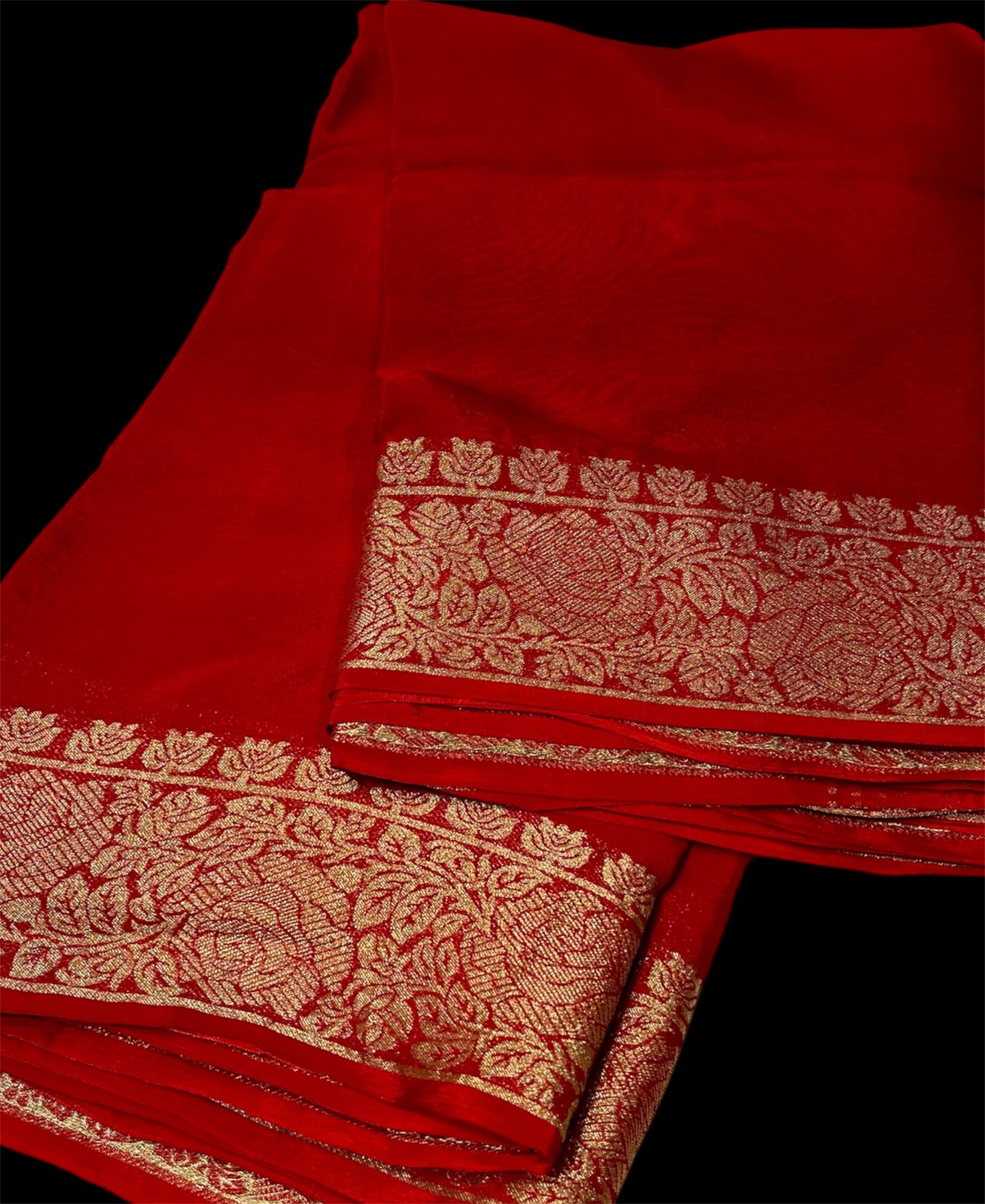 RED PLAIN CHINON SAREE WITH GOLDEN ZARI WOVEN BORDER AND CREPE BLOUSE (DELIVERY IN 20 DAYS)