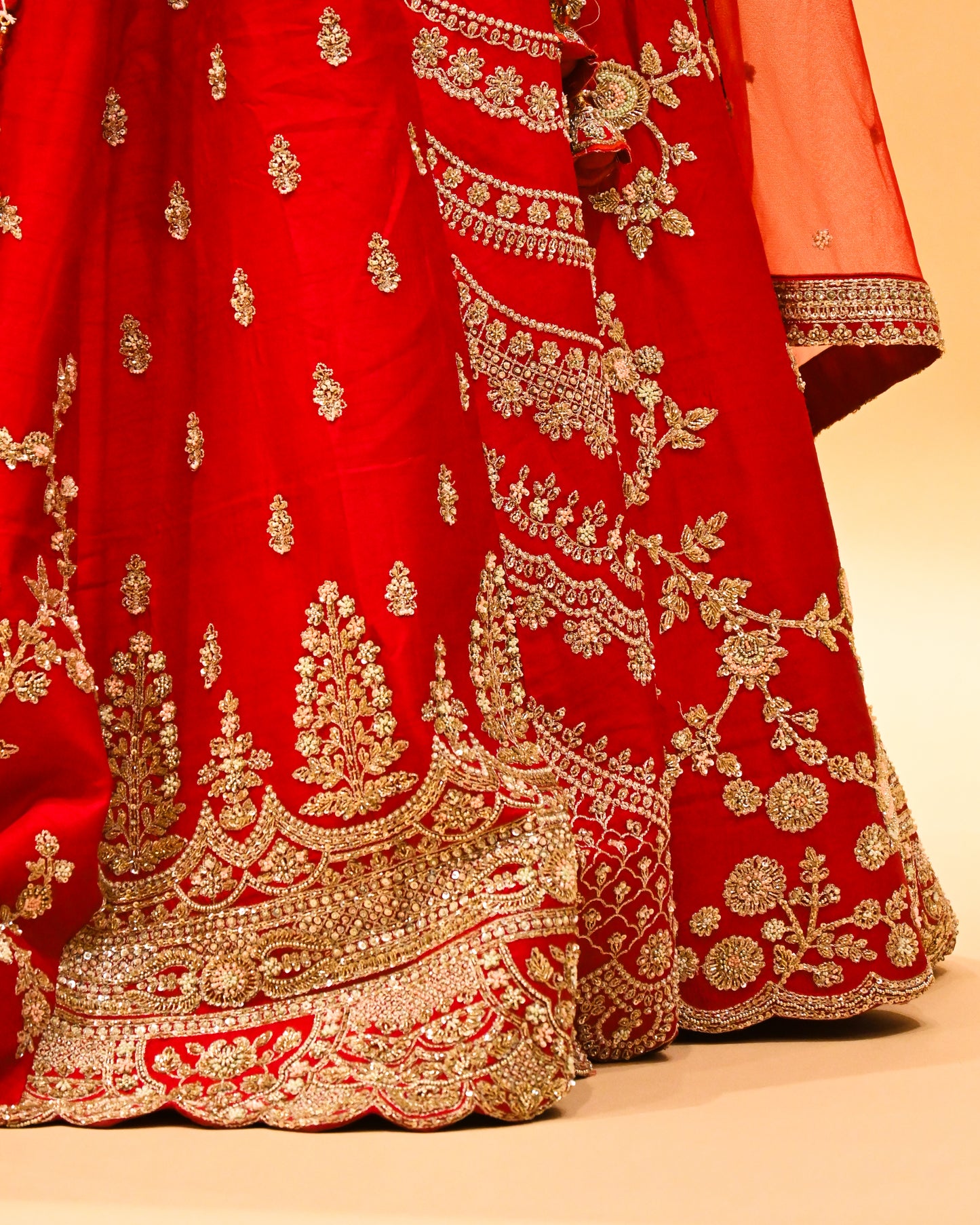 RED BRIDAL WEDDING LEHENGA WITH THREE-PANEL DESIGN, 6-METER FLAIR, DOUBLE DUPATTA, POTLI & EMBROIDERED TASSELS