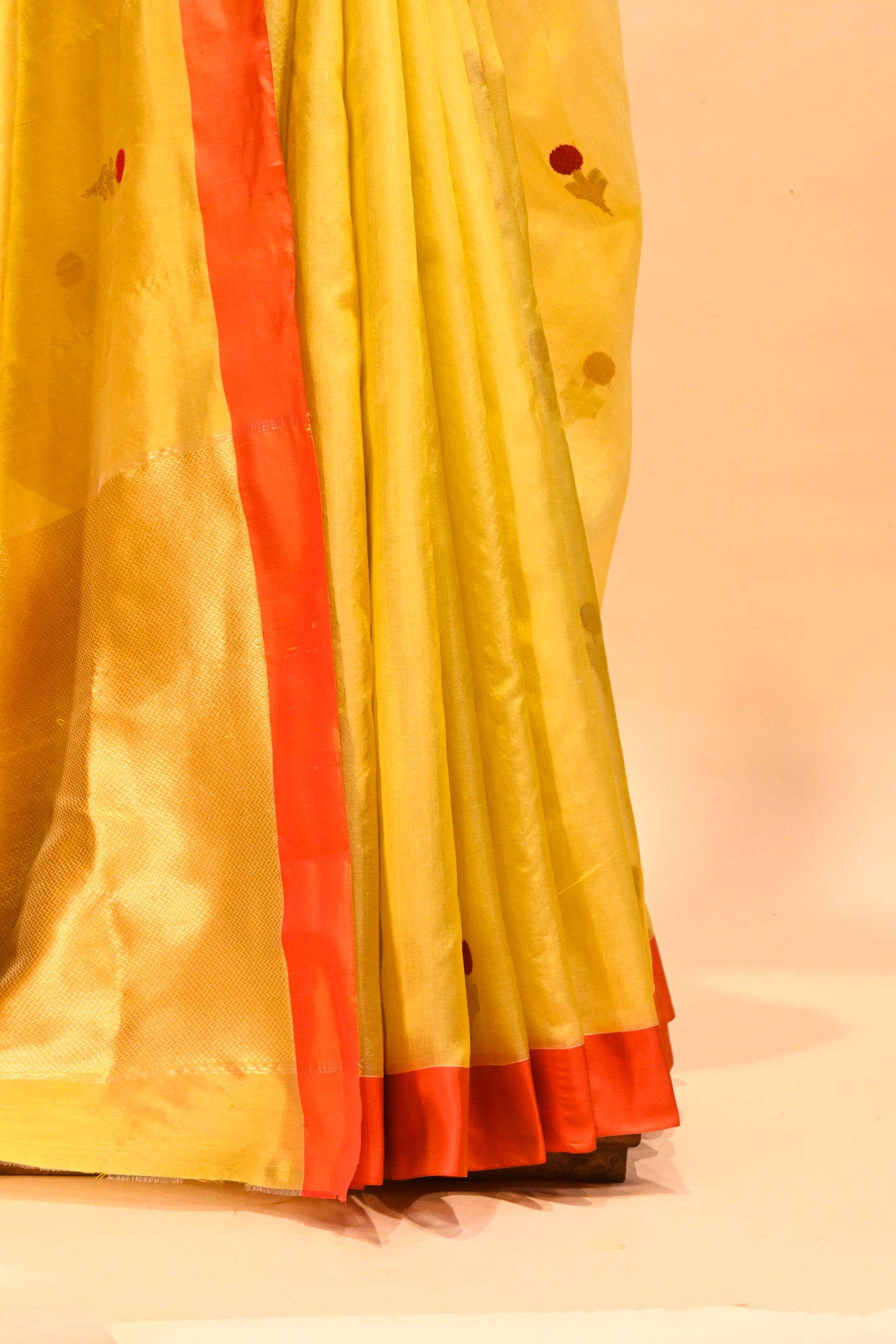 YELLOW CHANDERI HANDWOVEN SILK SAREE WITH CONTRAST ORANGE BORDER AND ZARI PALLA