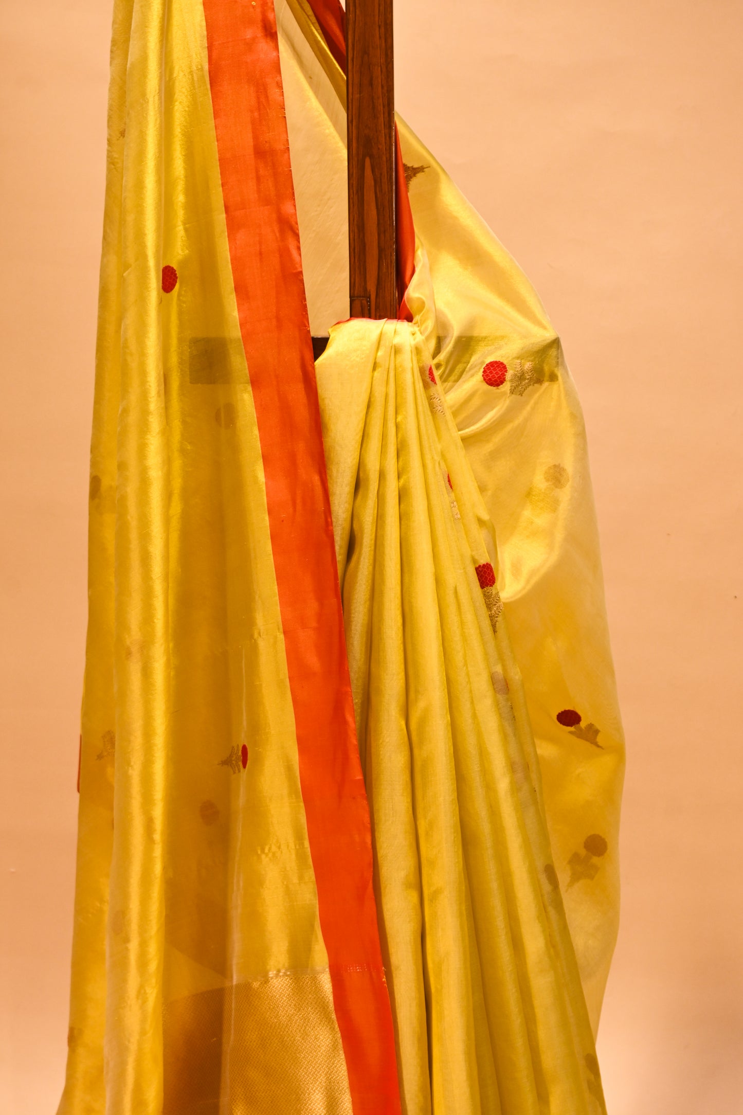 YELLOW CHANDERI HANDWOVEN SILK SAREE WITH CONTRAST ORANGE BORDER AND ZARI PALLA