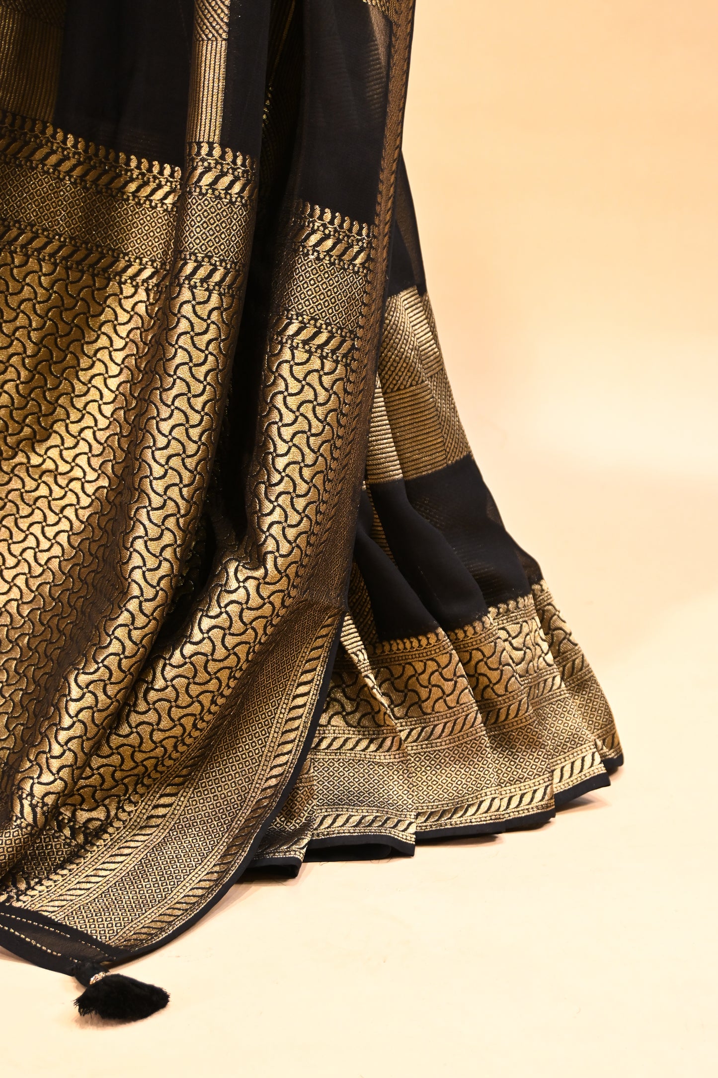 BLACK CHANDERI HANDWOVEN SILK SAREE