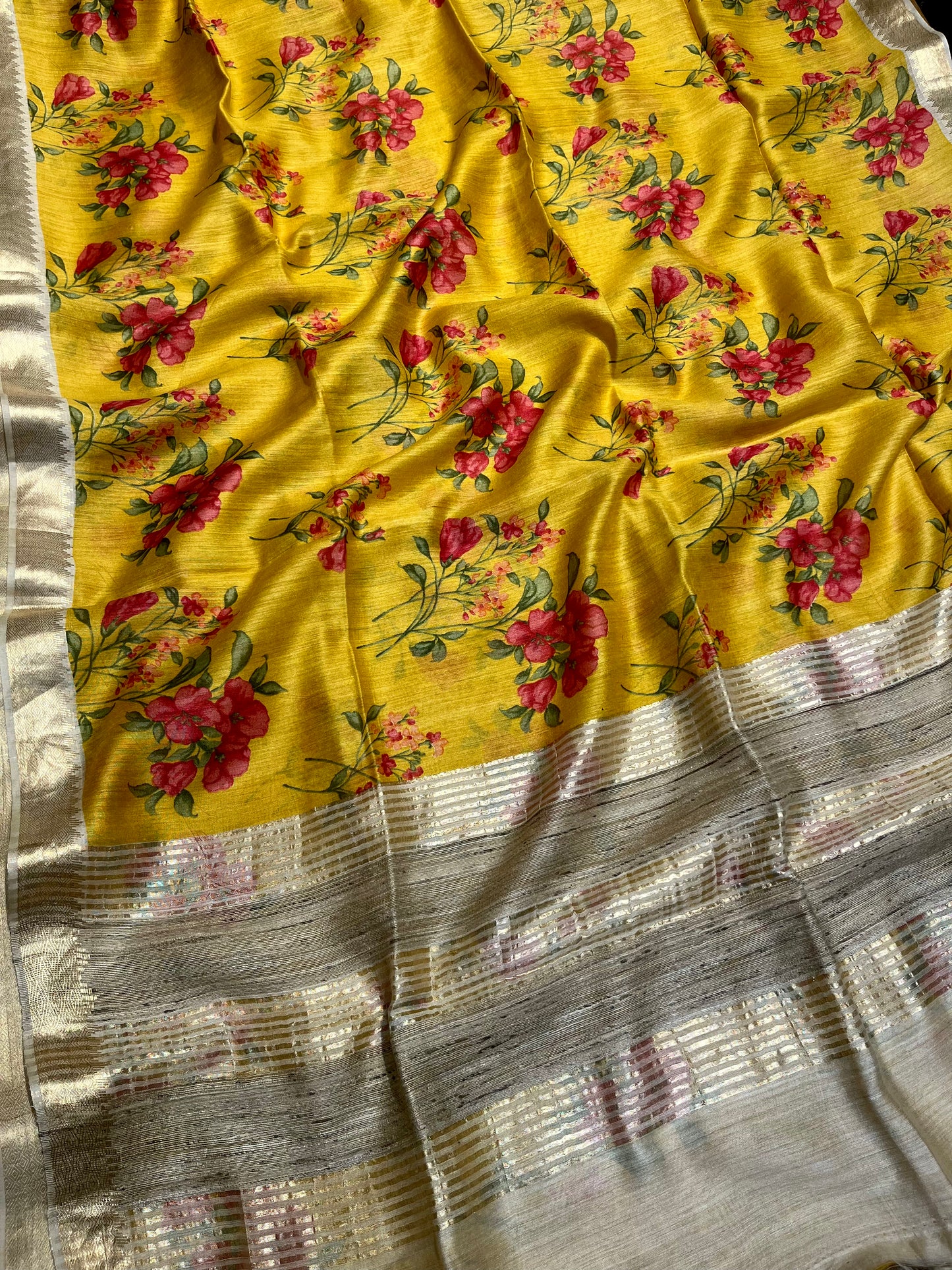 YELLOW COLOUR FLORAL PRINTED PURE MUNGA SILK SAREE WITH BEIGE COLOUR PALLA AND BLOUSE - Kothari Sons