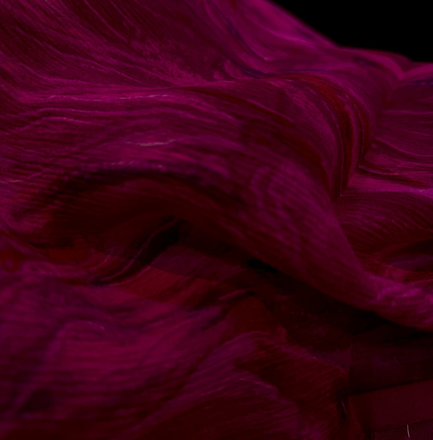 MAGENTA COLOUR PURE PLATINUM CHIFFON PRINTED SAREE WITH CREPE SILK BLOUSE - Kothari Sons