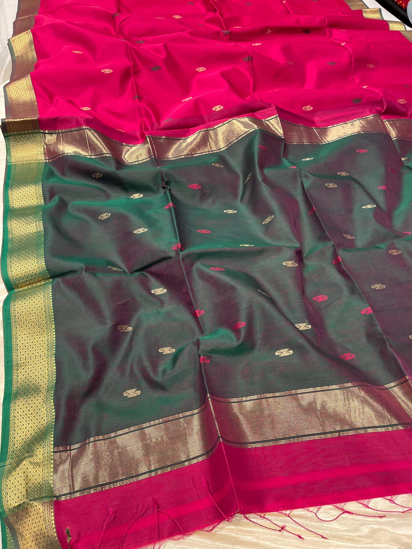 RANI COLOR PURE COTTON SILK MAHESWARI SAREE WITH CONTRAST PALLA & ZARI BORDER