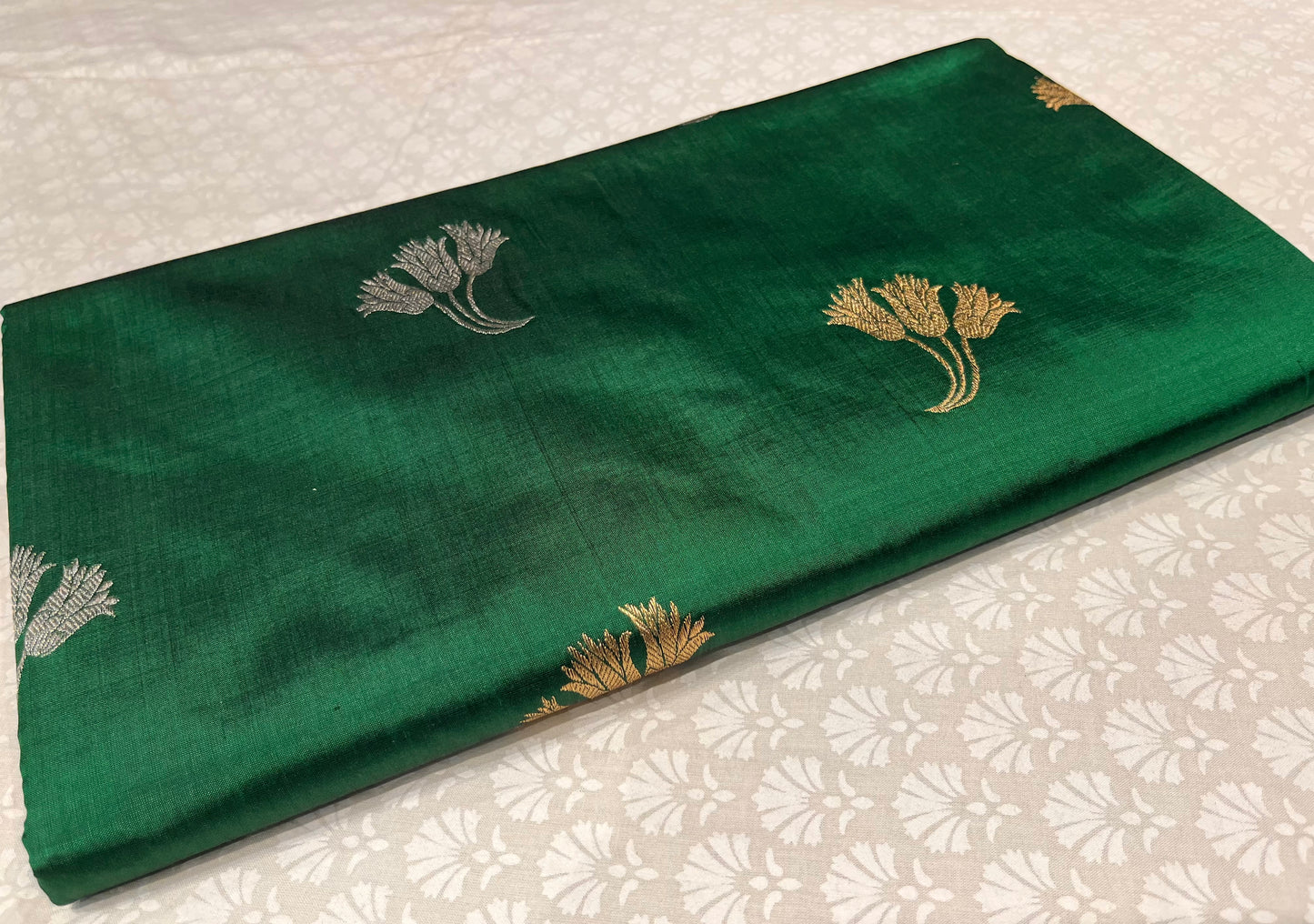 BOTTLE GREEN COLOUR PURE BANARASI KATAN SILK SAREE Embellished WITH GOLDEN & SILVER ZARI WEAVES