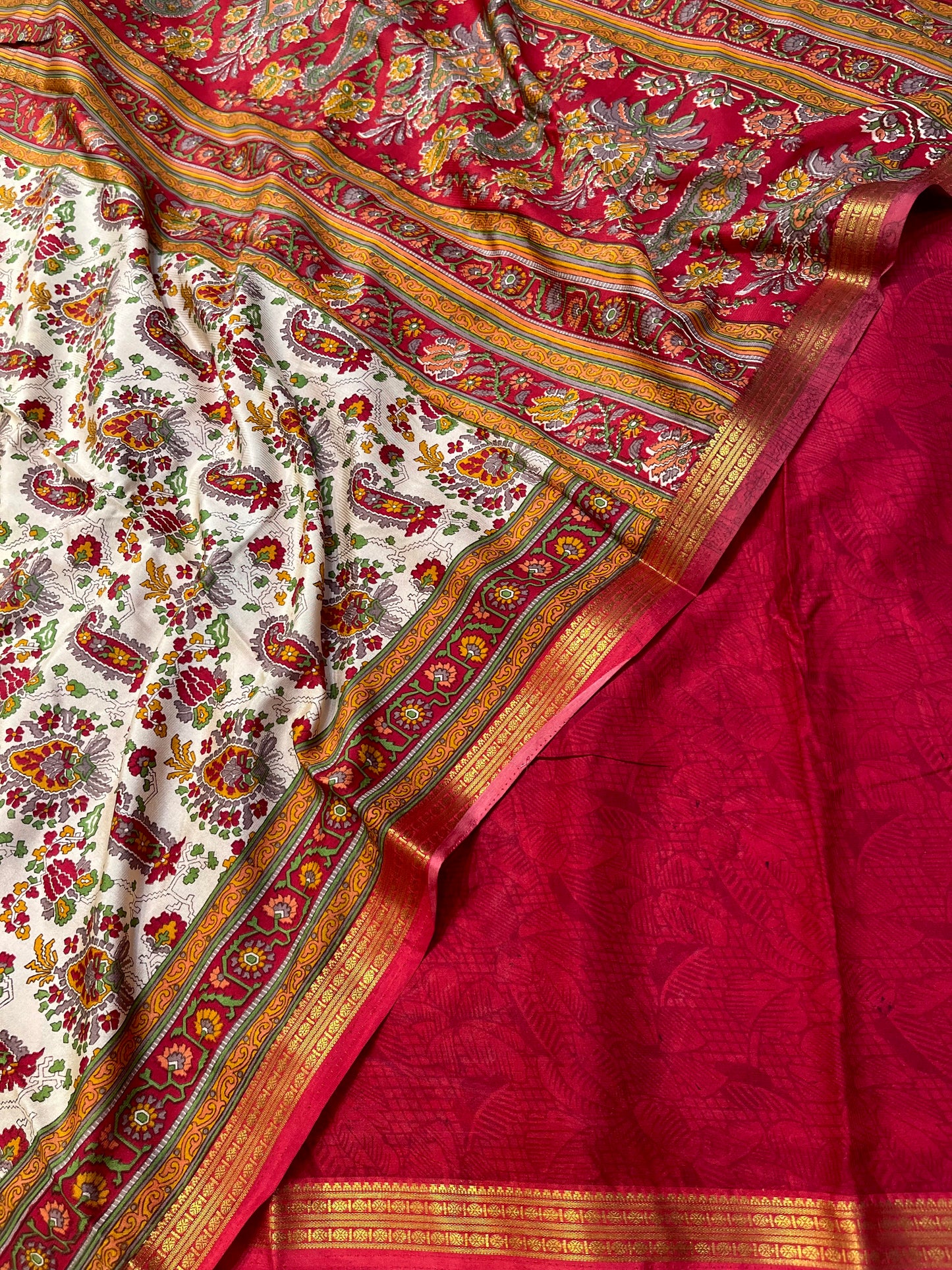 WHITE & RED ART CREPE SILK PRINTED SAREE WITH ZARI BORDER (DELIVERY TIME 15 DAYS)