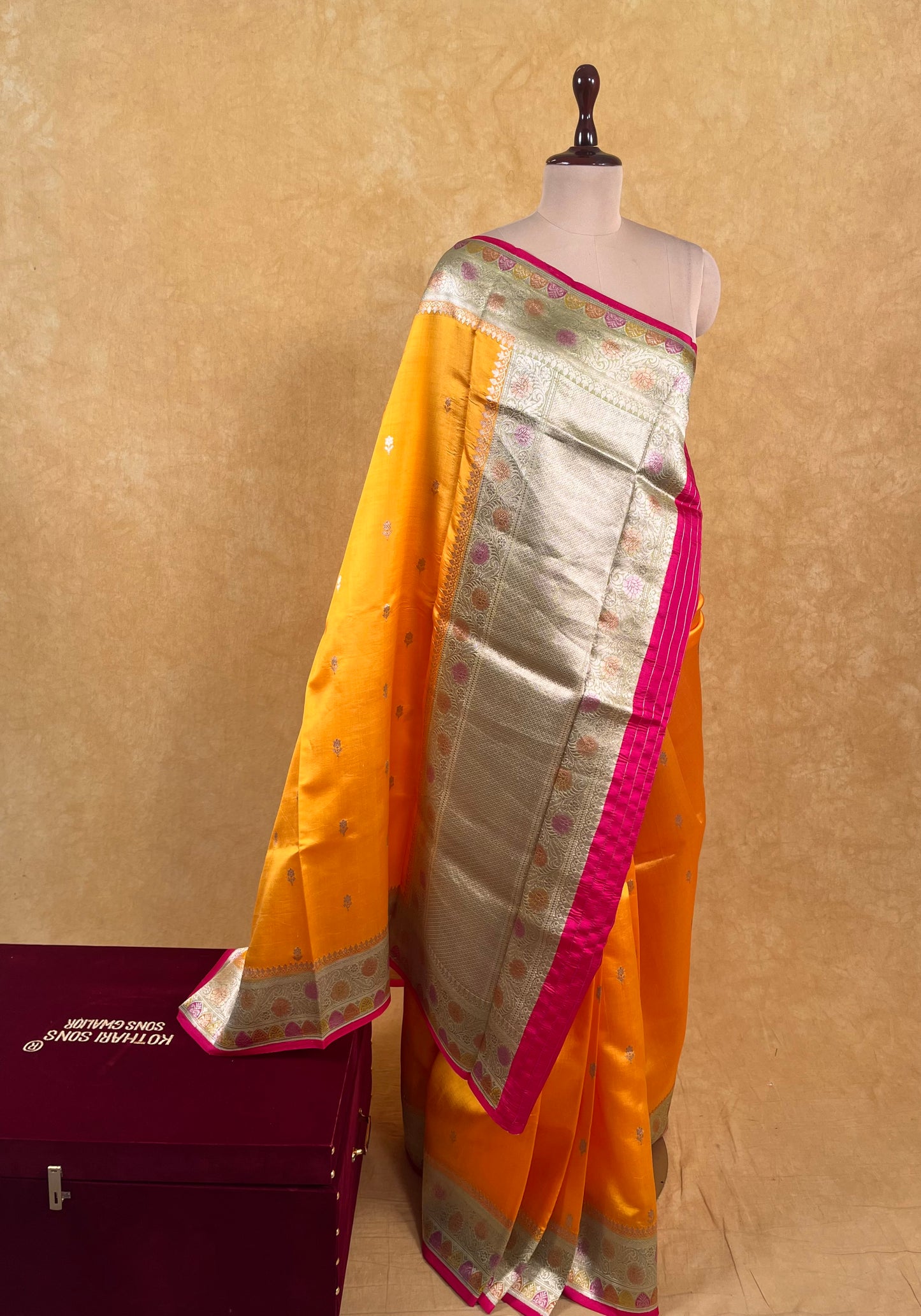 ORANGE COLOUR PURE SILK SAREE WITH CONTRAST BORDER EMBELLISHED WITH ZARI WEAVES
