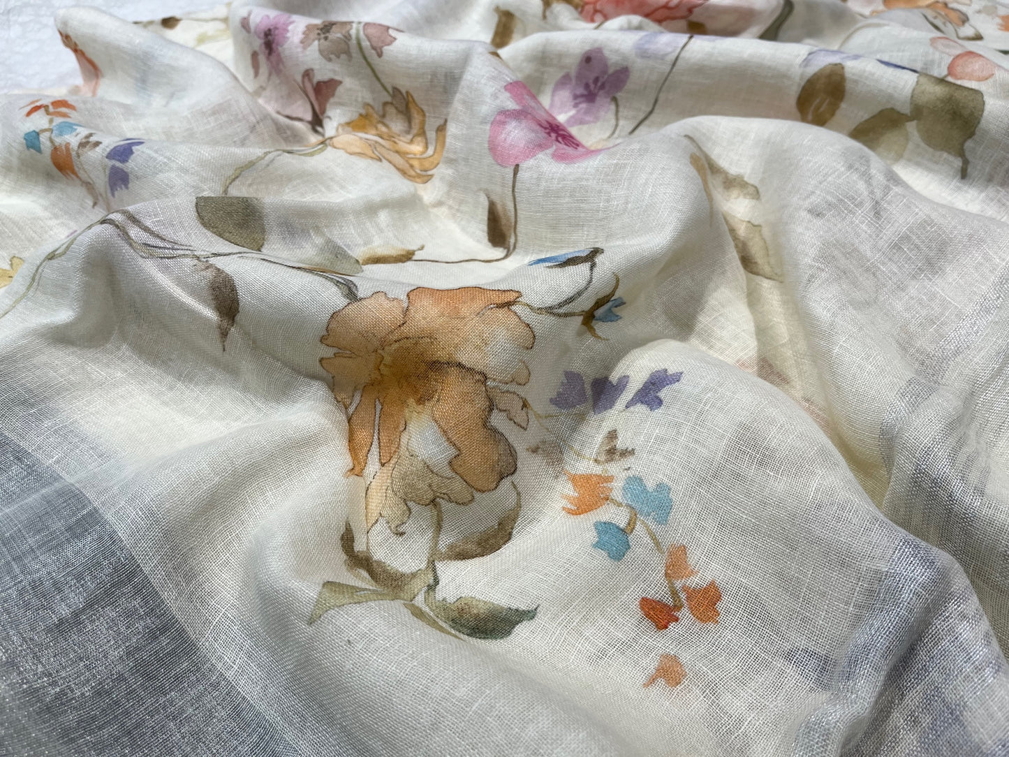 ( DELIVERY IN 25 DAYS ) WHITE COLOUR FLORAL PRINTED LINEN SAREE WITH ZARI BORDER