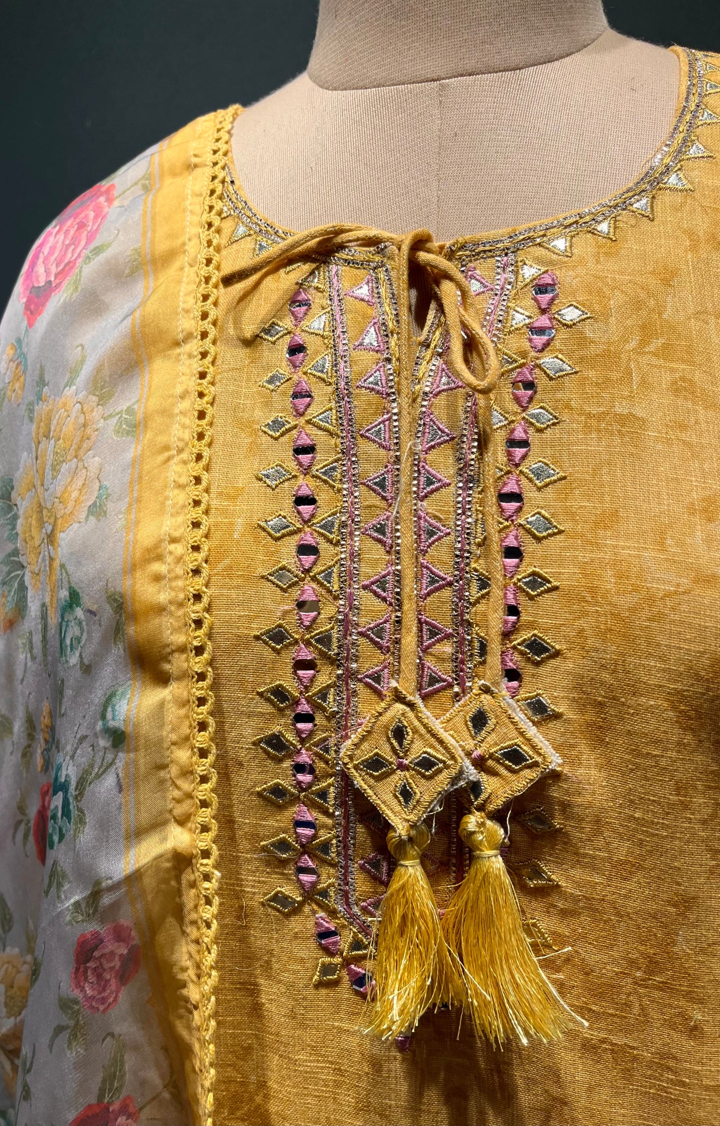 YELLOW COLOUR LINEN UNSTITCHED SUIT WITH ORGANZA DUPATTA