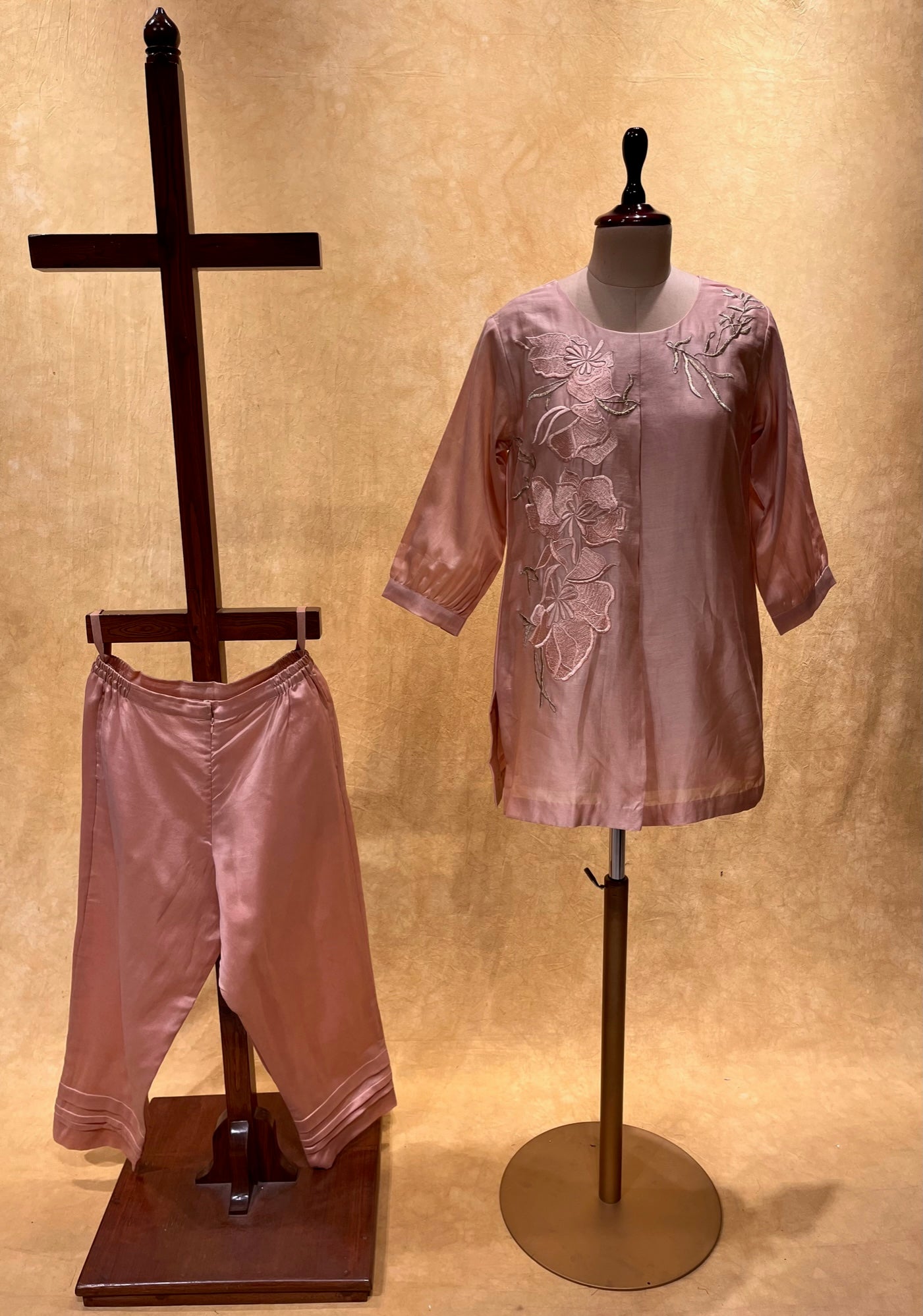 PEACH COLOUR CHANDERI SILK RESHAM EMBROIDERY CO-ORD SET EMBELLISHED WITH RESHAM EMBROIDERY
