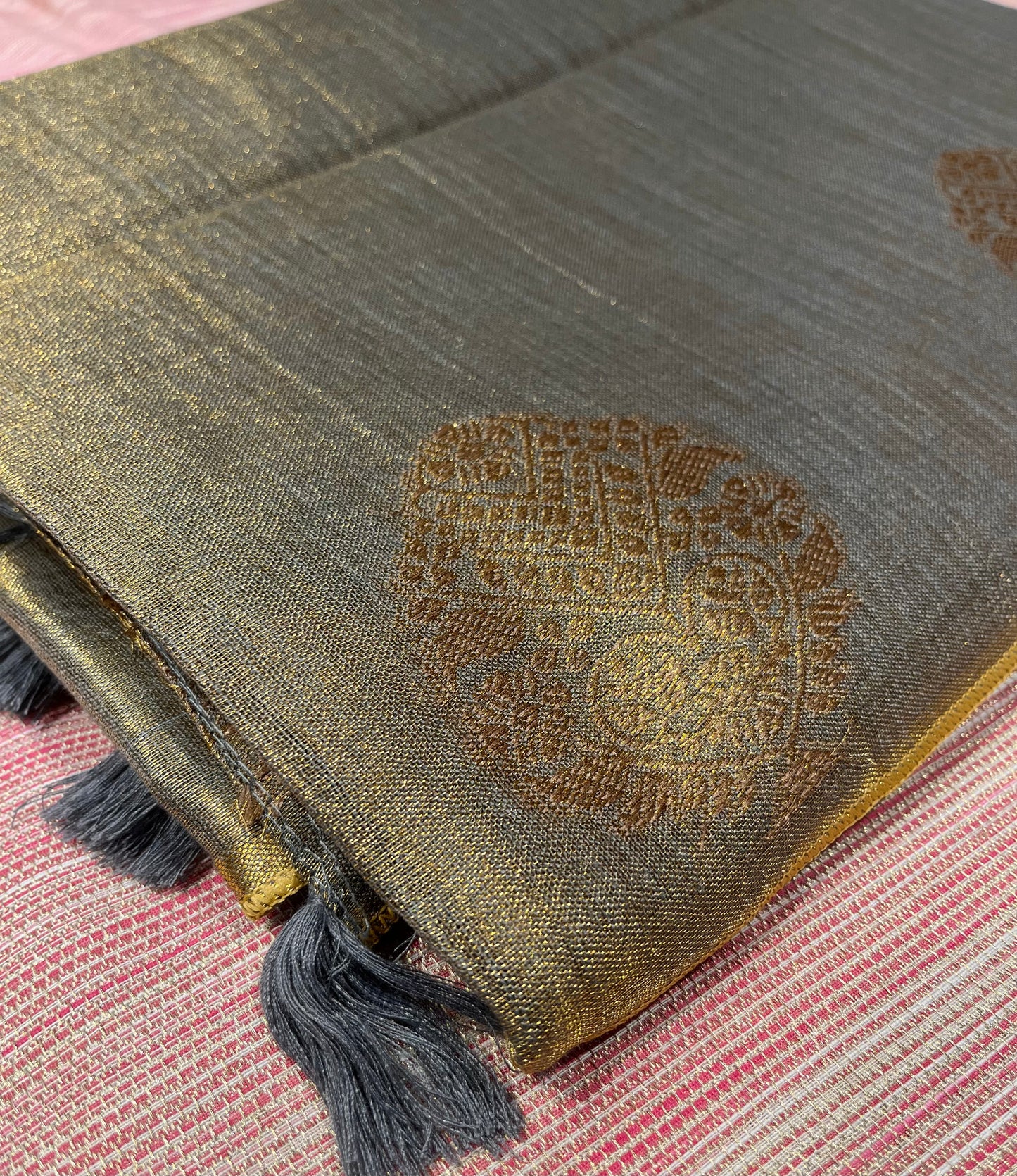 GREY COLOUR COTTON TISSUE GIFT SAREE EMBELLISHED WITH ZARI BUTA