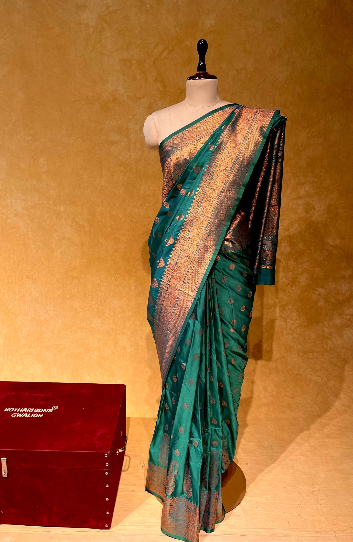 ( DELIVERY IN 25 DAYS ) GREEN COLOUR SEMI SILK BANARASI SAREE EMBELLISHED WITH ZARI WEAVES ( SEMI BANARASI SAREE )