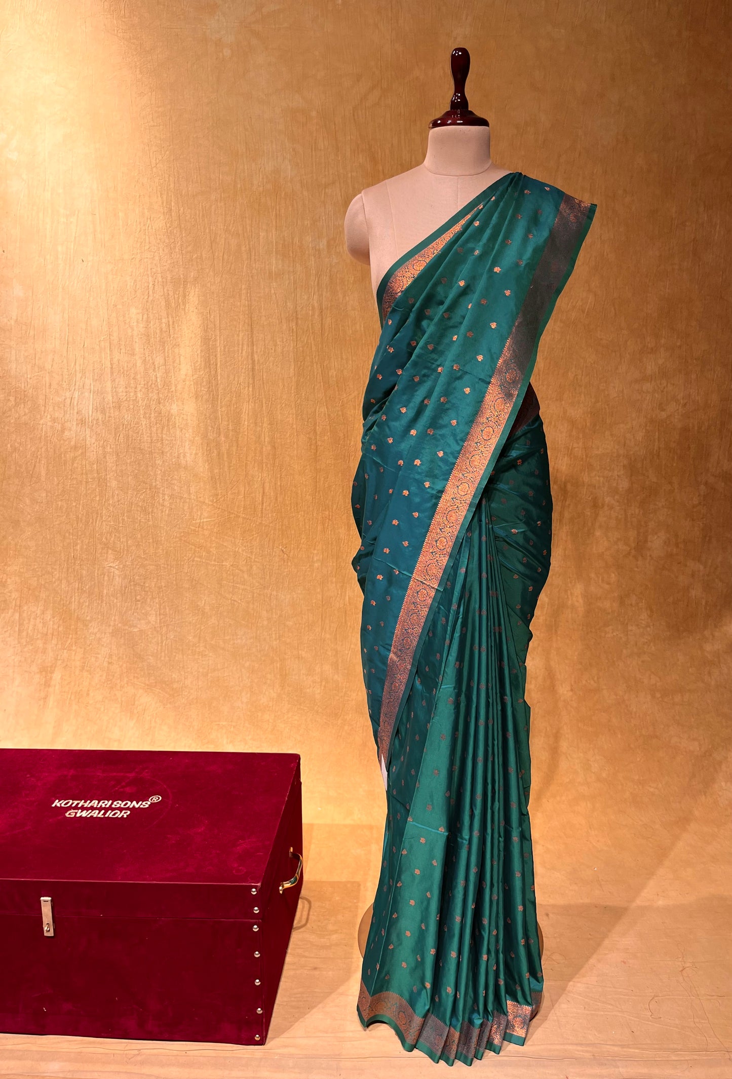 ( DELIVERY IN 25 DAYS ) GREEN COLOUR SEMI SILK BANARASI SAREE EMBELLISHED WITH ZARI WEAVES ( BANARASI SILK SAREE GREEN )