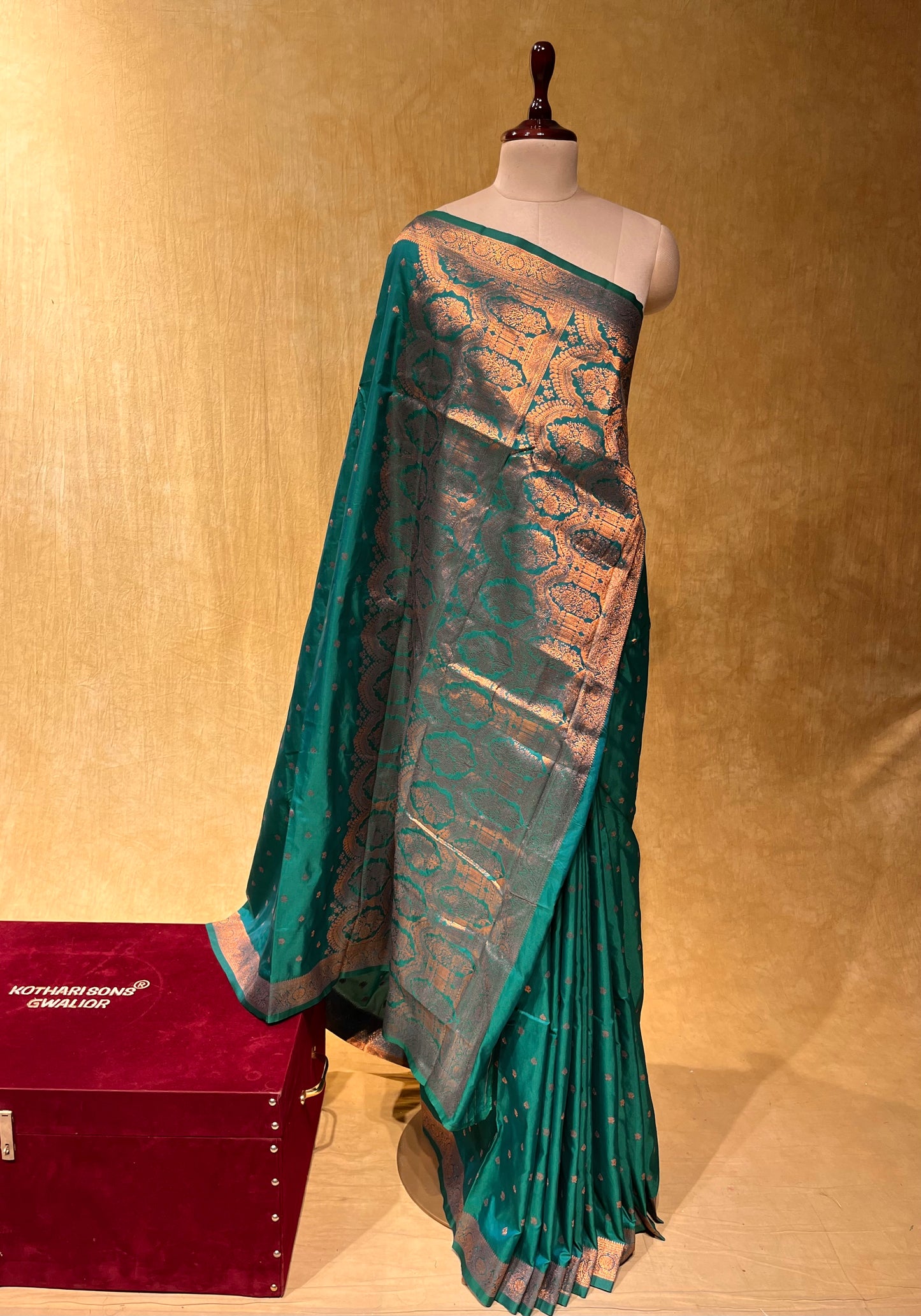 ( DELIVERY IN 25 DAYS ) GREEN COLOUR SEMI SILK BANARASI SAREE EMBELLISHED WITH ZARI WEAVES ( BANARASI SILK SAREE GREEN )