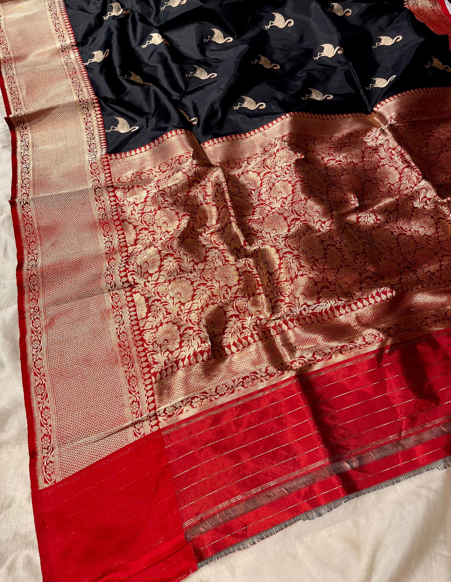 BLACK COLOUR PURE KATAN SILK BANARASI SAREE WITH CONTRAST BORDER & PALLU EMBELLISHED WITH ZARI WEAVES