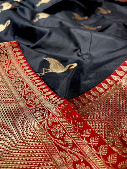 BLACK COLOUR PURE KATAN SILK BANARASI SAREE WITH CONTRAST BORDER & PALLU EMBELLISHED WITH ZARI WEAVES