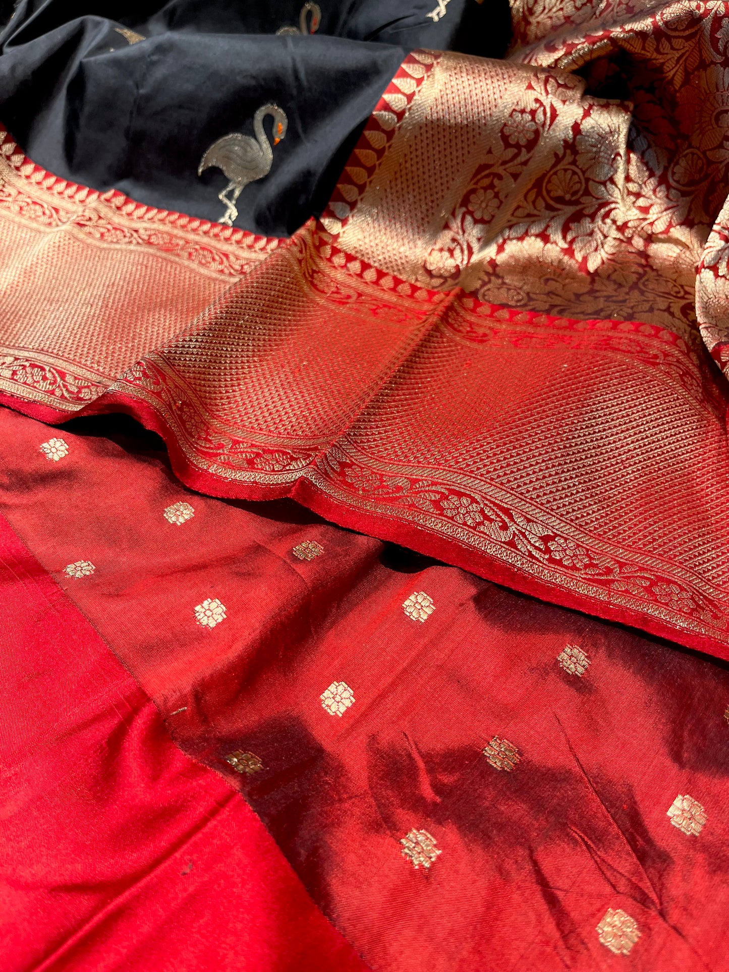 BLACK COLOUR PURE KATAN SILK BANARASI SAREE WITH CONTRAST BORDER & PALLU EMBELLISHED WITH ZARI WEAVES