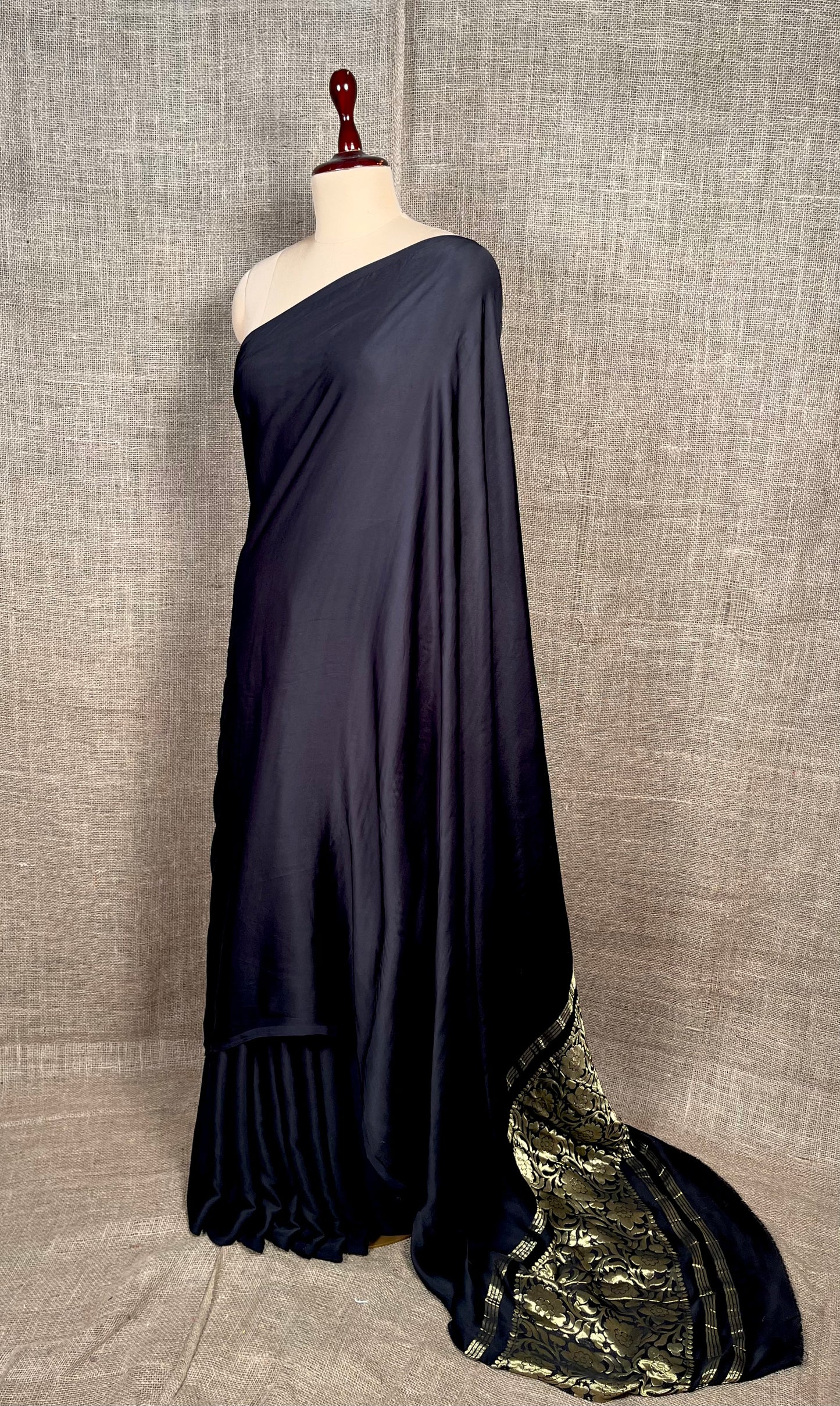 BLACK COLOUR MODAL SILK ZARI PALLU SAREE