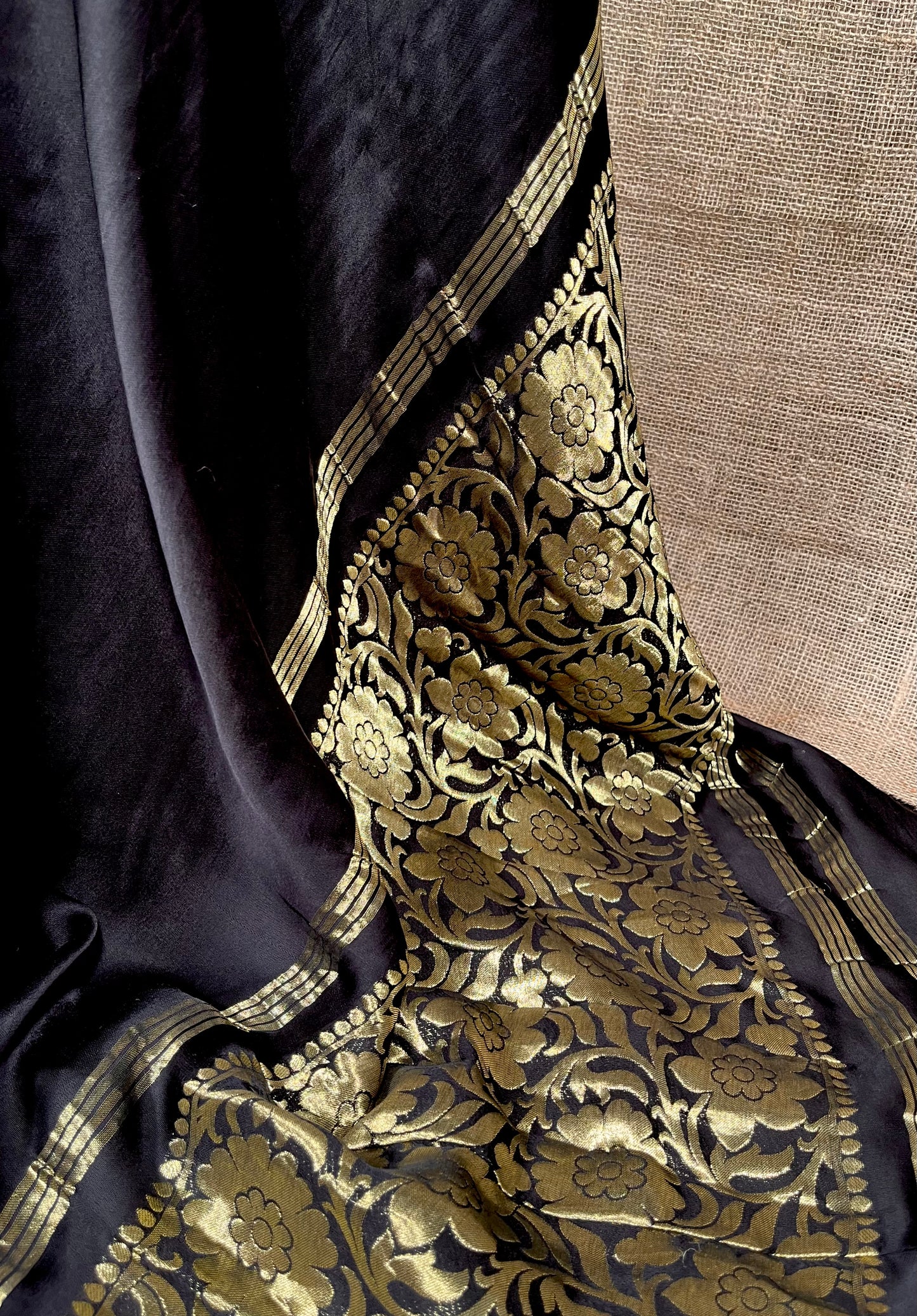 BLACK COLOUR MODAL SILK ZARI PALLU SAREE