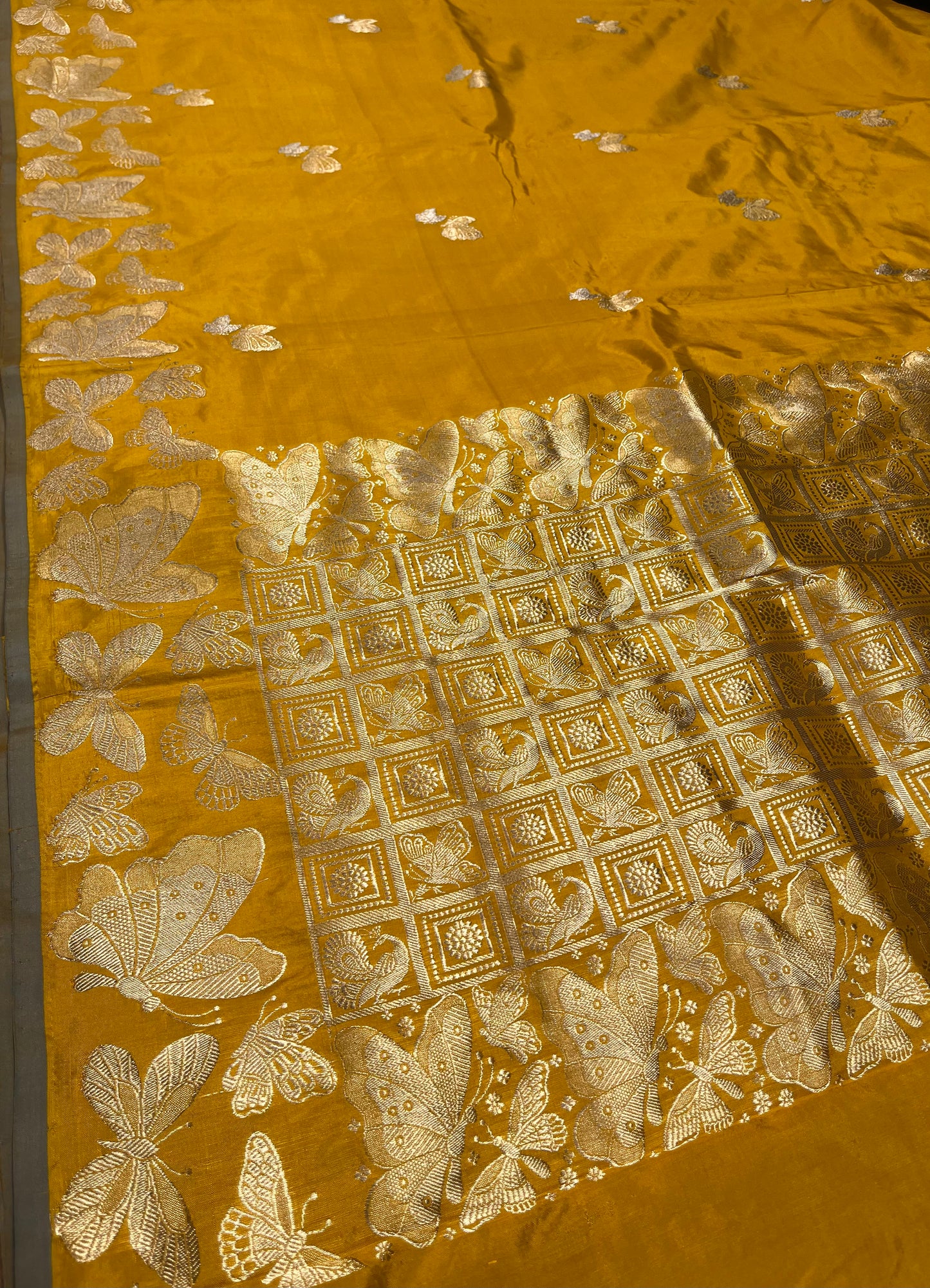 YELLOW COLOUR PURE KATAN SILK SAREE EMBELLISHED WITH ZARI WEAVES