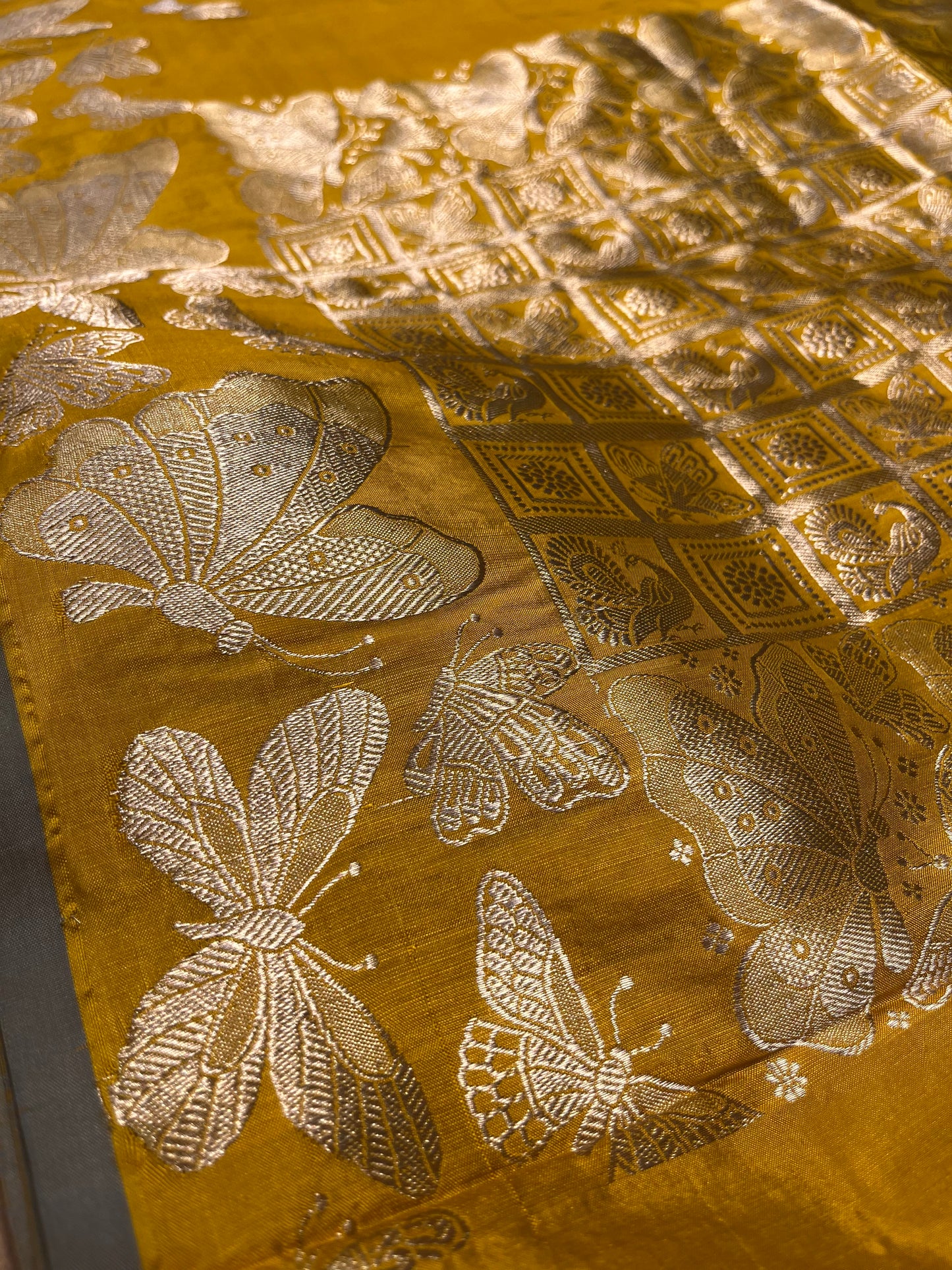 YELLOW COLOUR PURE KATAN SILK SAREE EMBELLISHED WITH ZARI WEAVES