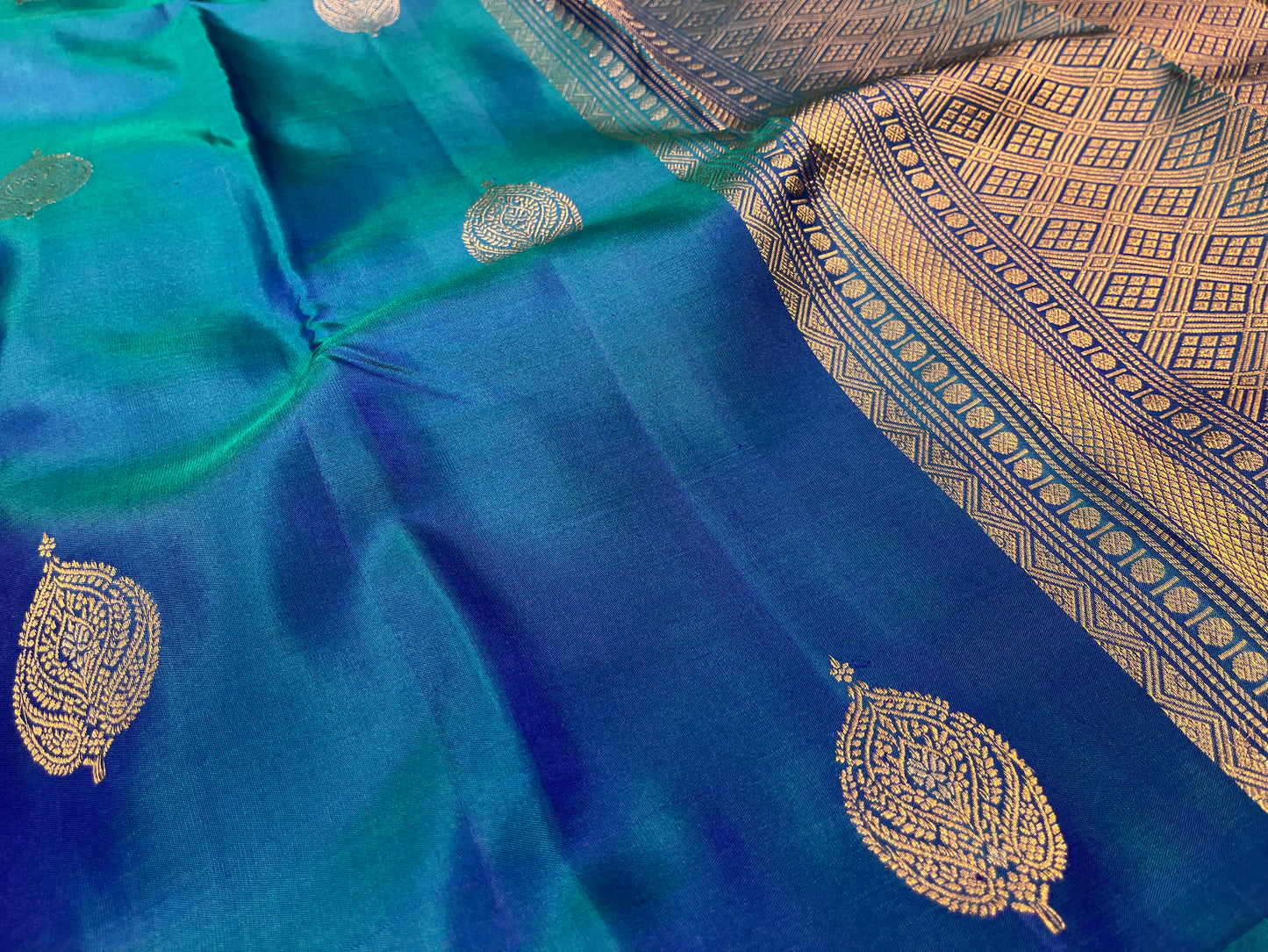 BLUE COLOR PURE KANJIVARAM SILK SAREE EMBELLISHED WITH ZARI WEAVES