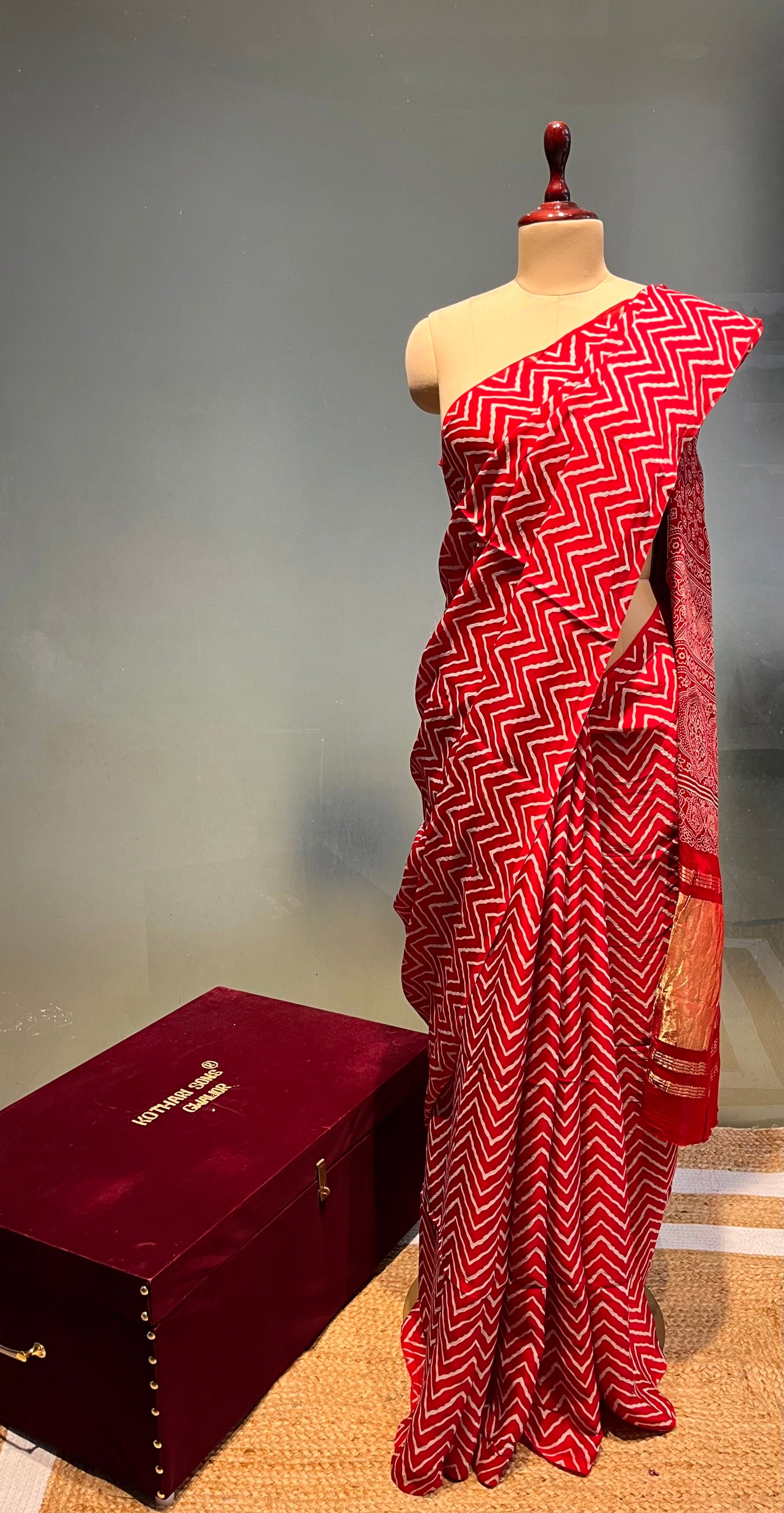 RED COLOUR MODAL SILK ZIG ZAG PATTERN SAREE