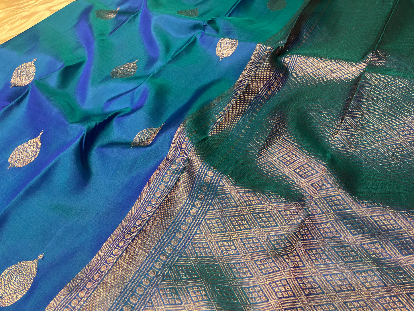 BLUE COLOR PURE KANJIVARAM SILK SAREE EMBELLISHED WITH ZARI WEAVES