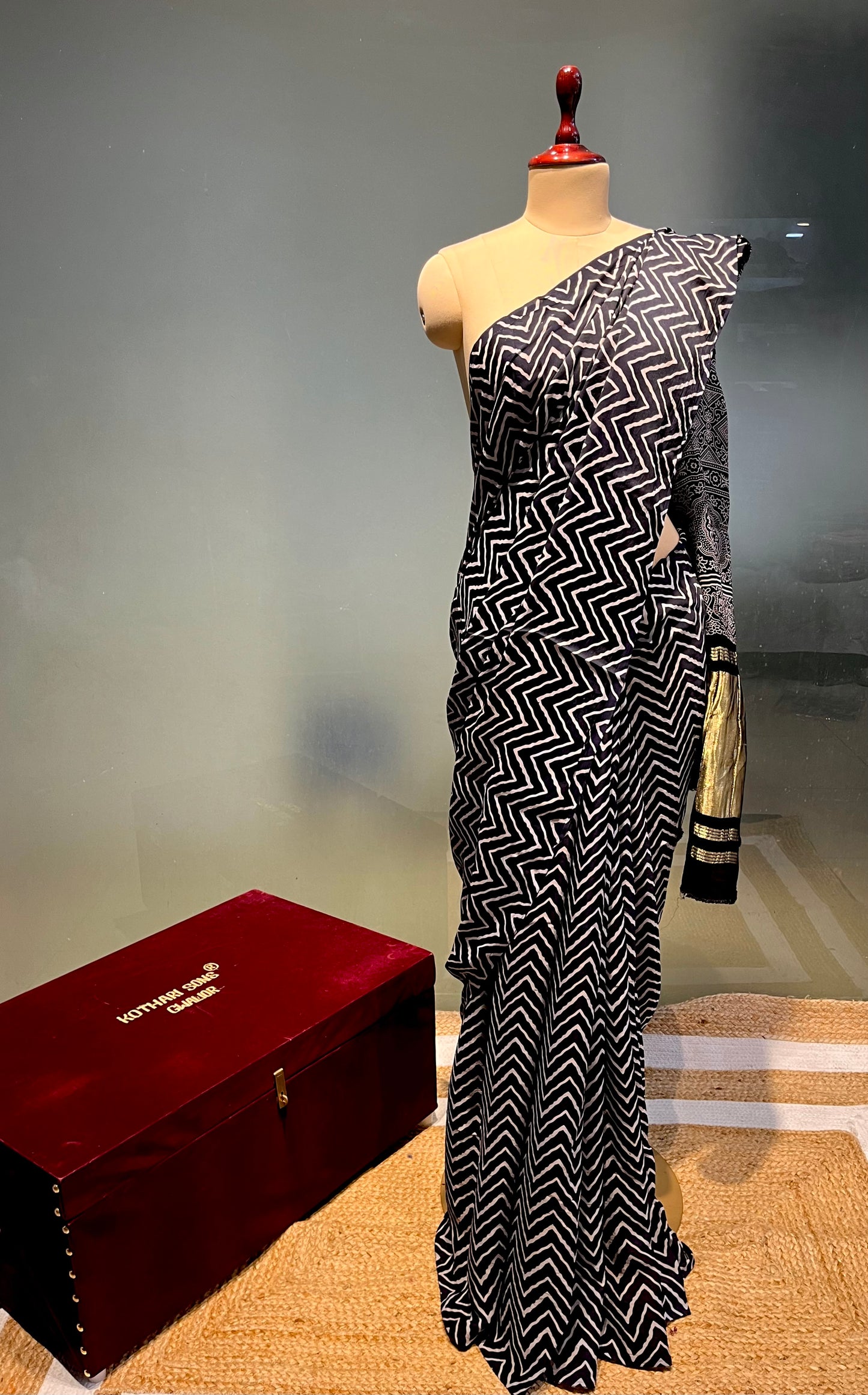 NAVY BLUE COLOUR MODAL SILK ZIG ZAG PATTERN SAREE