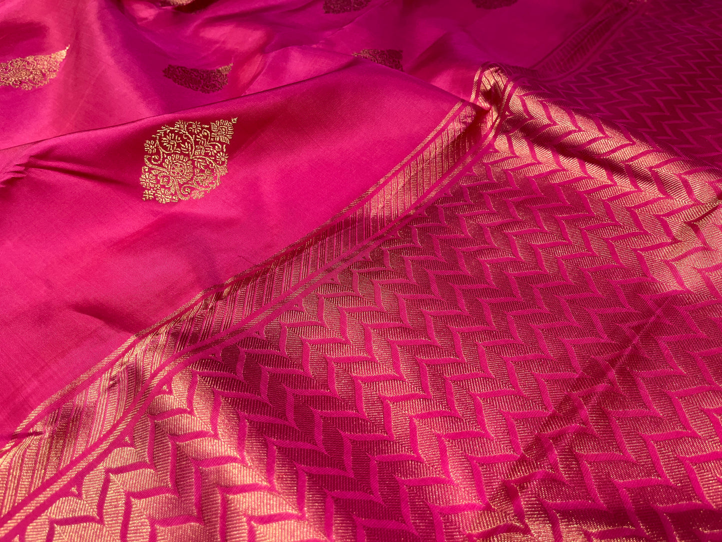 PINK COLOR PURE KANJIVARAM SILK SAREE EMBELLISHED WITH ZARI WEAVES