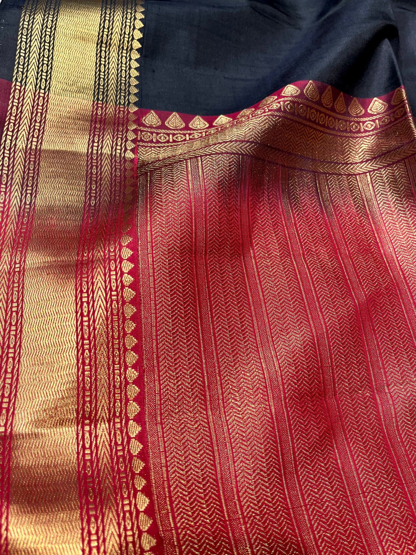 BLACK COLOUR PURE DHARMAVARAM SILK SAREE WITH CONTRAST BORDER & PALLA EMBELLISHED WITH ZARI WEAVES