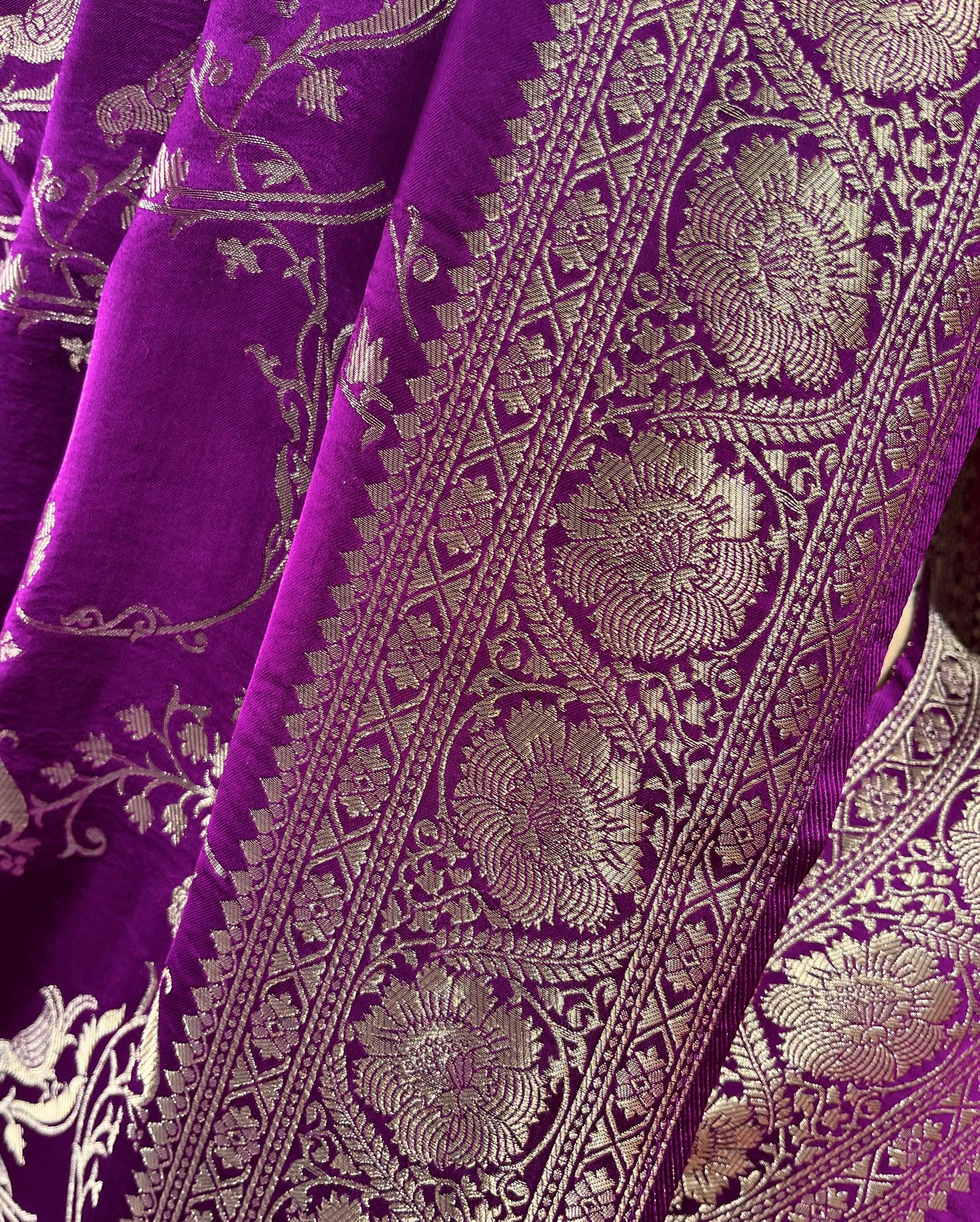 VIOLET PURPLE COLOUR SATIN SILK BANARASI SAREE EMBELLISHED WITH ZARI WEAVES