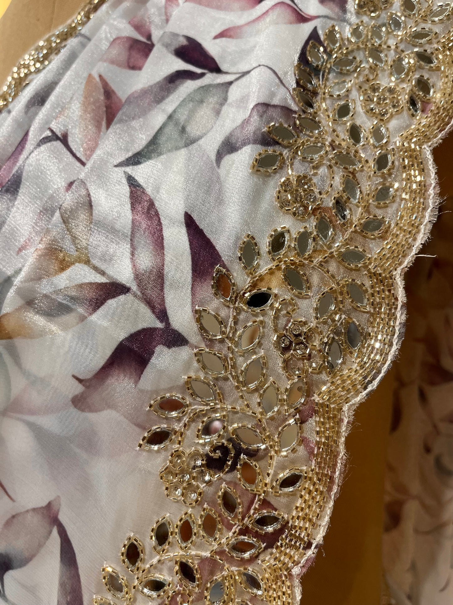 WHITE COLOR ORGANZA SCALLOPED BORDER SAREE EMBELLISHED WITH CUTDANA & MIRROR WORK