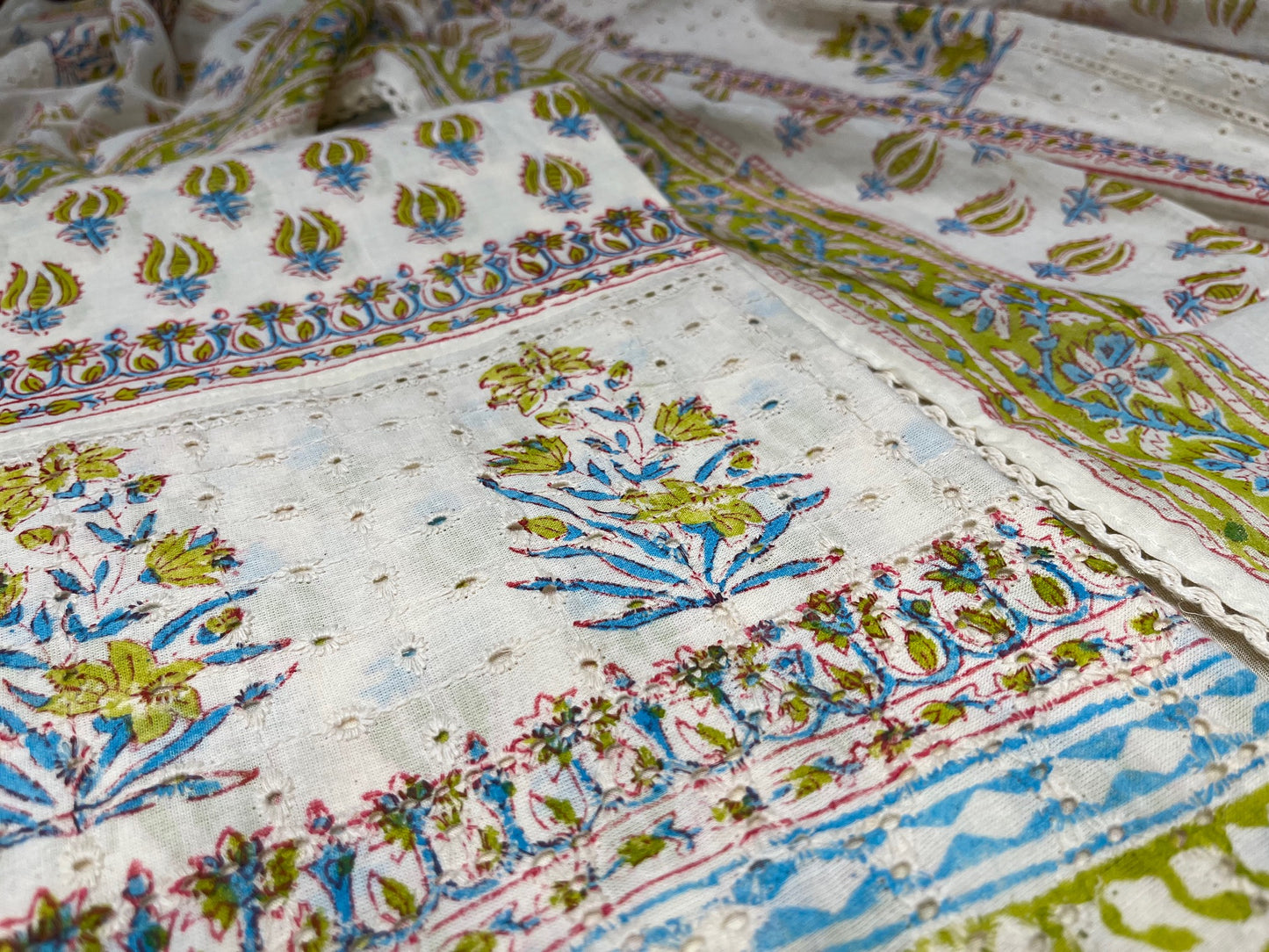 WHITE COLOUR COTTON PRINTED UNSTITCHED SUIT