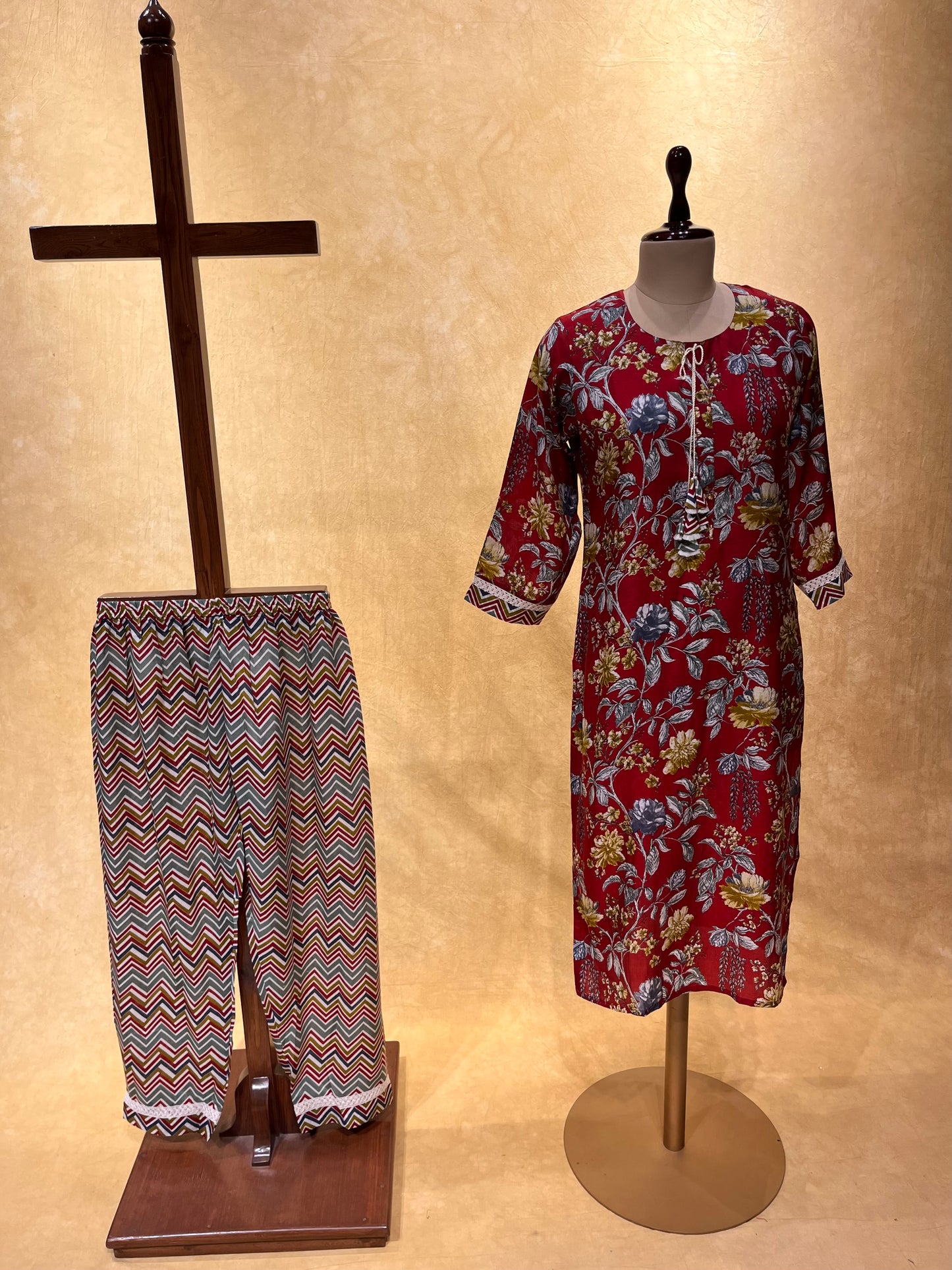 RED COLOUR MUSLIN SILK PRINTED KURTA SET