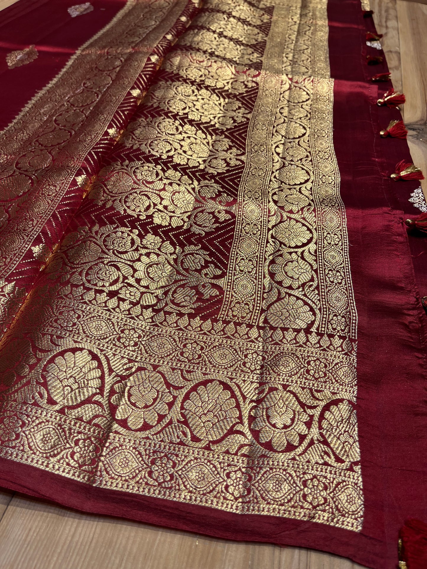 GREEN GEORGETTE LEHERIYA SAREE EMBELLISHED WITH PEARL & GOTA PATTI WORK