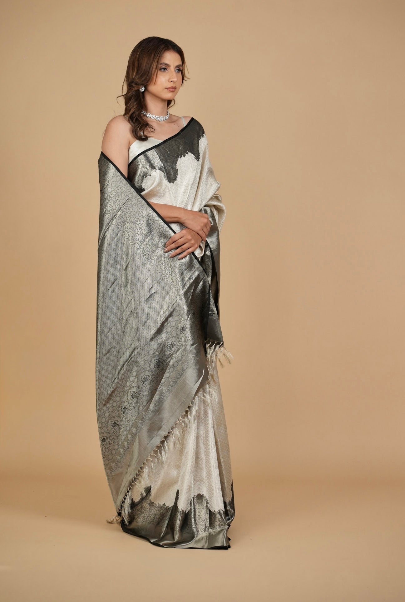 IVORY BROCADE PURE KANJIVARAM SILK SAREE WITH BLACK BORDER, PALLA & BLOUSE