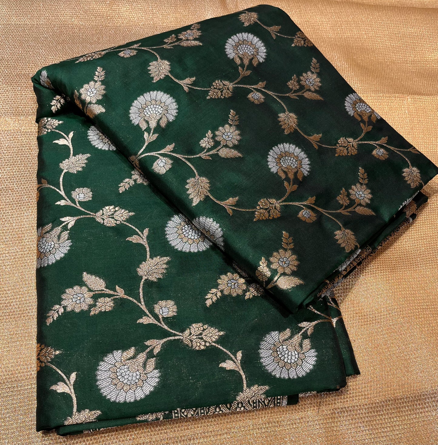 BOTTLE GREEN COLOUR SILK BANARASI SAREE EMBELLISHED WITH ZARI WEAVES