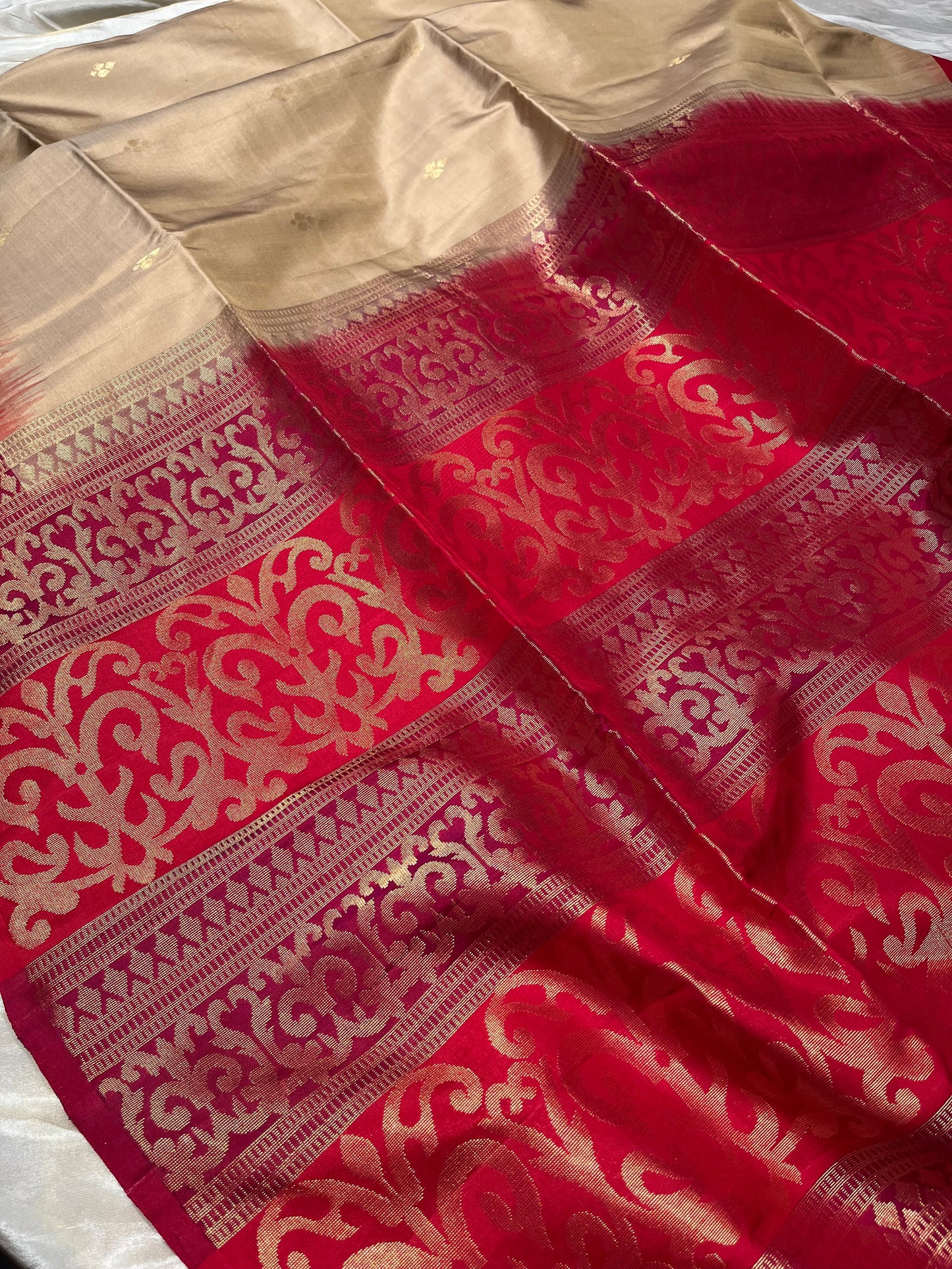 BEIGE COLOUR DHARMAVARAM PURE SILK SAREE WITH CONTRAST BORDER & PALLA EMBELLISHED WITH ZARI WEAVES