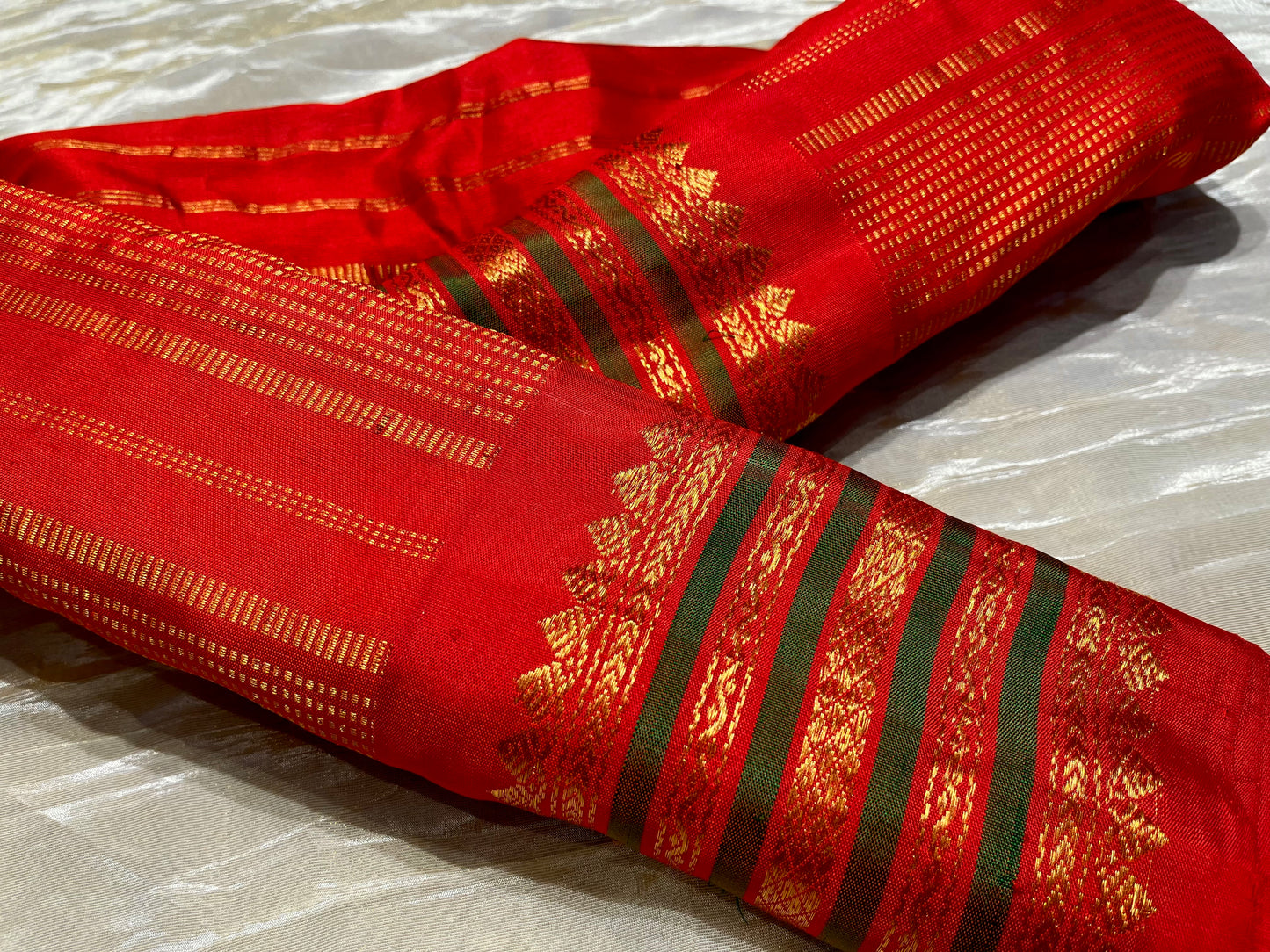PISTA GREEN COLOR PURE GADWAL SILK SAREE WITH CONTRAST BORDER & PALLA EMBELLISHED WITH ZARI WEAVES